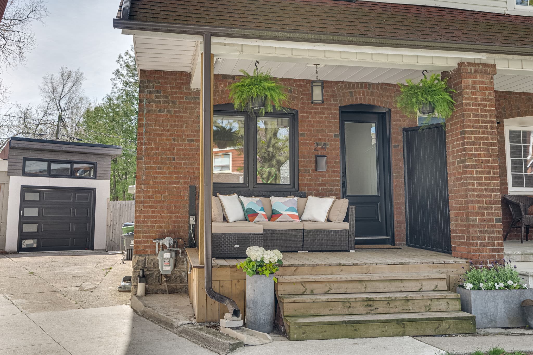24 Falwyn Ave Toronto, ON M6C 1K6