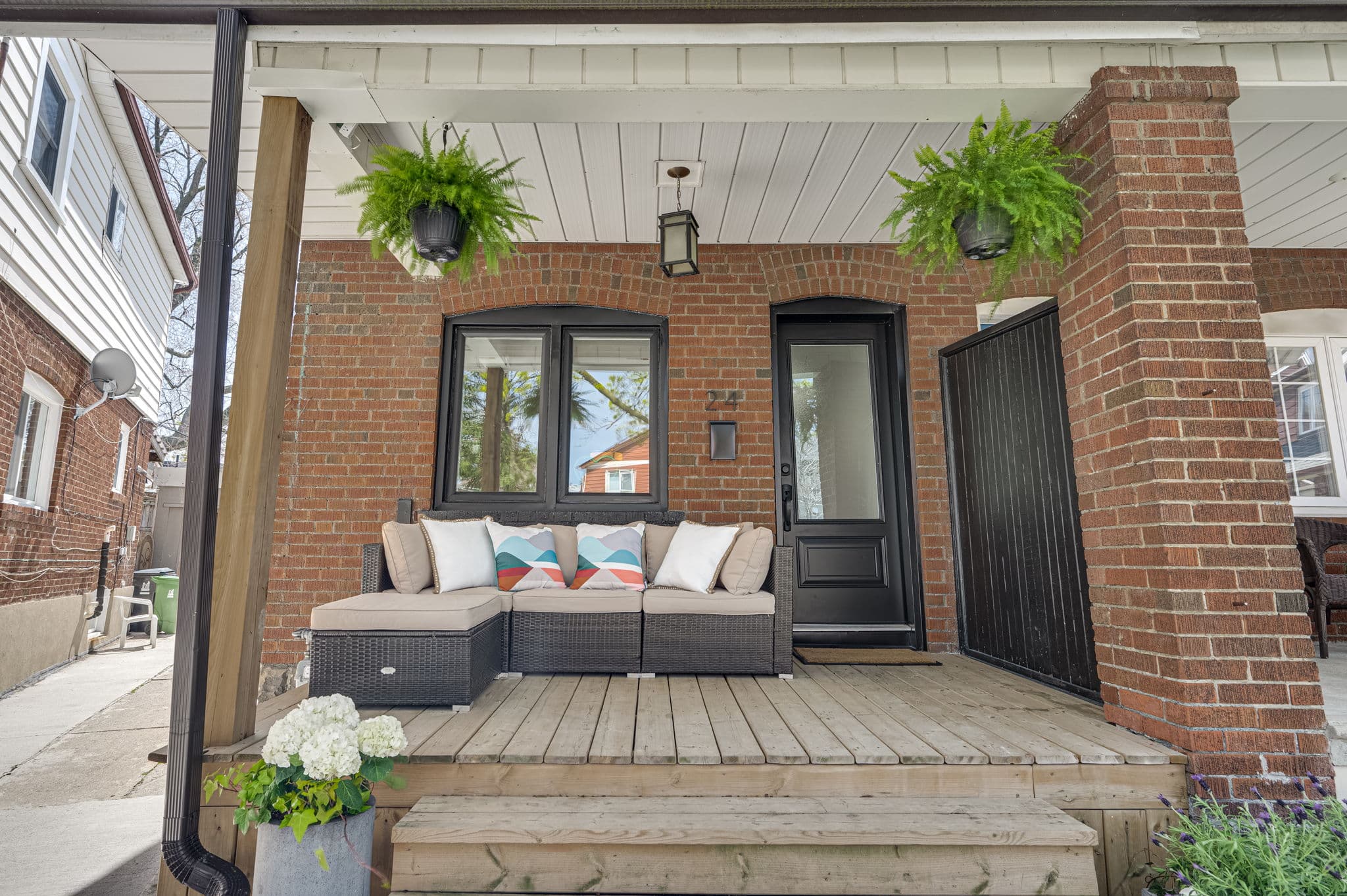 24 Falwyn Ave Toronto, ON M6C 1K6