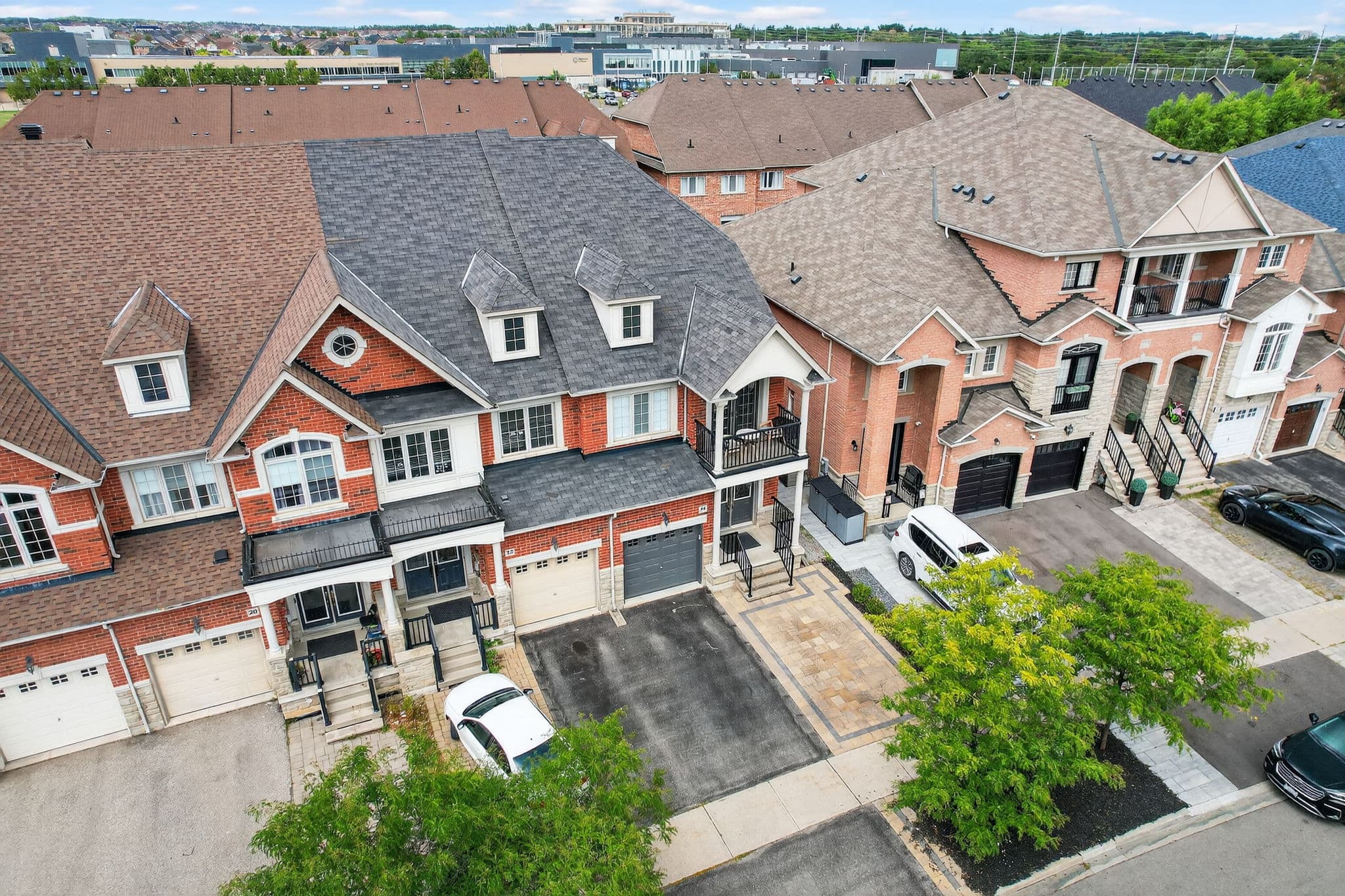 24 Littleriver Ct Vaughan, ON L6A 0K3