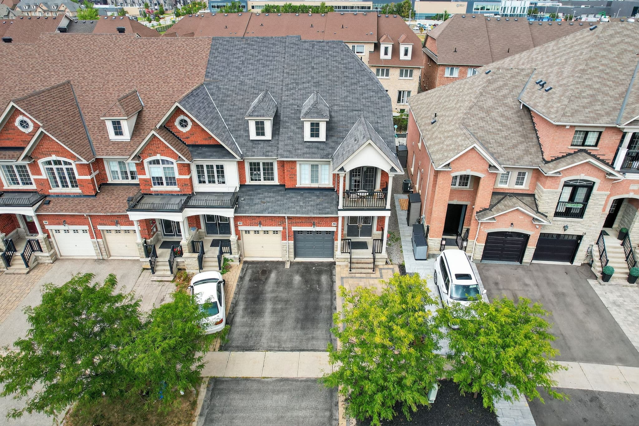 24 Littleriver Ct Vaughan, ON L6A 0K3