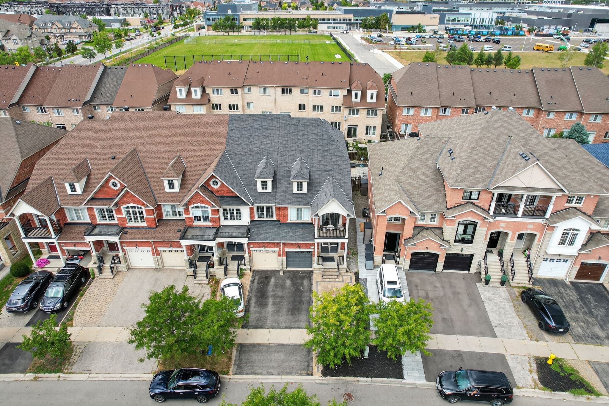 24 Littleriver Ct Vaughan, ON L6A 0K3