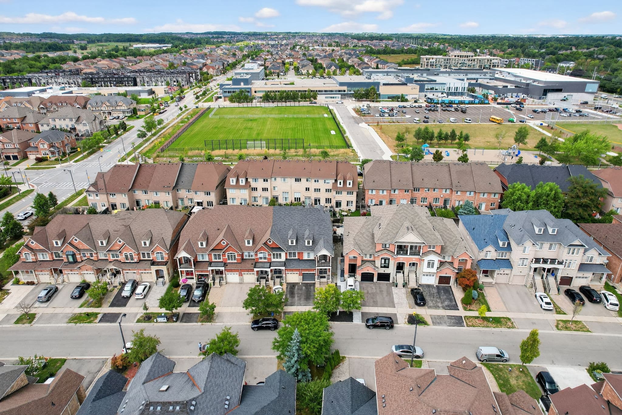 24 Littleriver Ct Vaughan, ON L6A 0K3