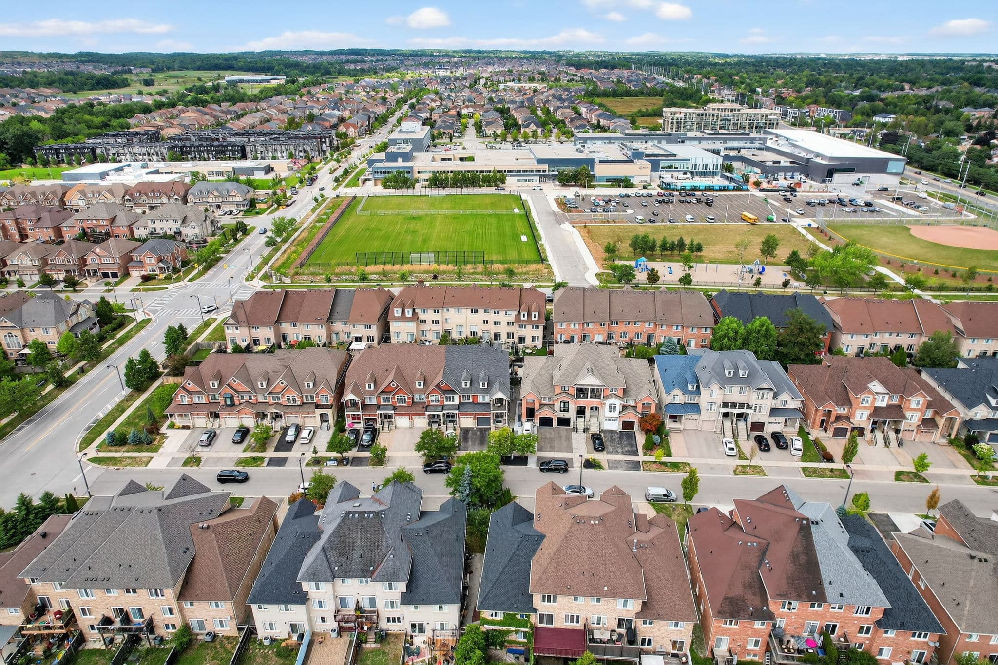 24 Littleriver Ct Vaughan, ON L6A 0K3