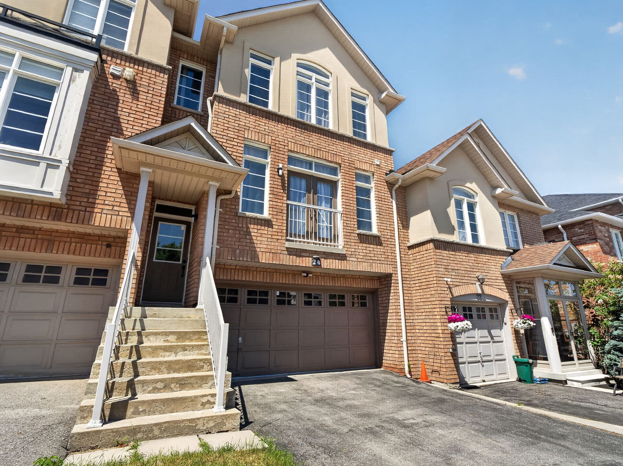 24 Mintwood Rd Vaughan, ON L4J 9C3
