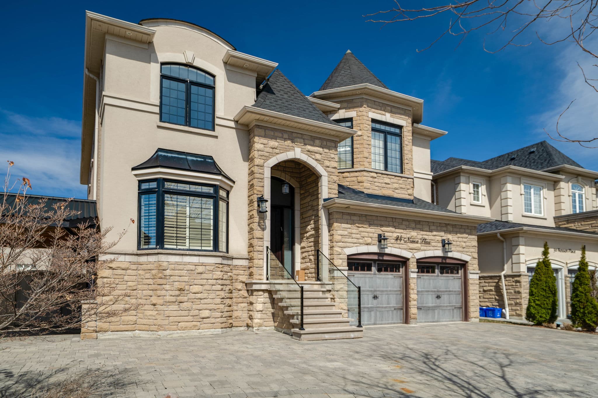 24 Nosson Pl Vaughan, ON L6A 0Z7