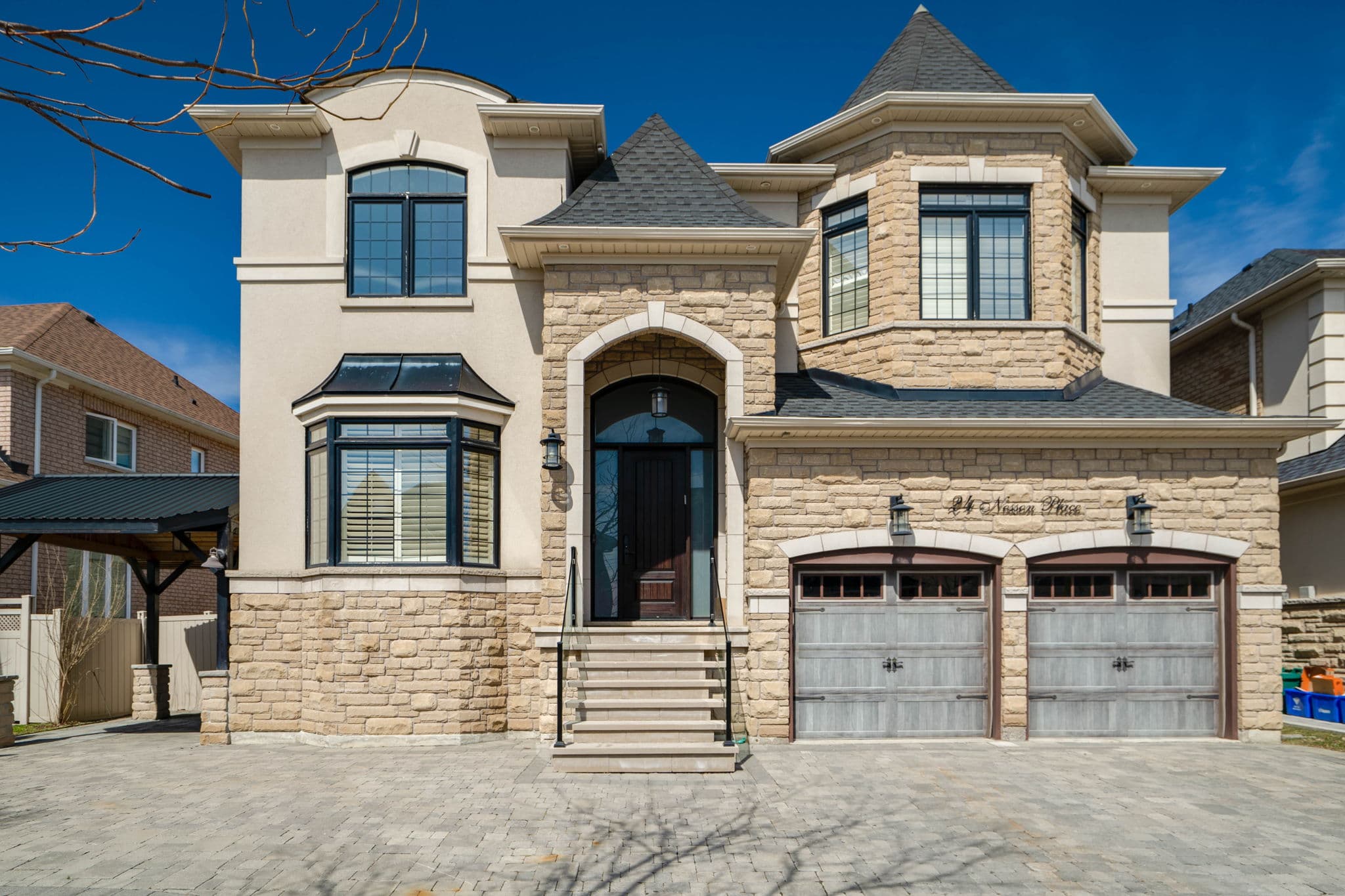 24 Nosson Pl Vaughan, ON L6A 0Z7