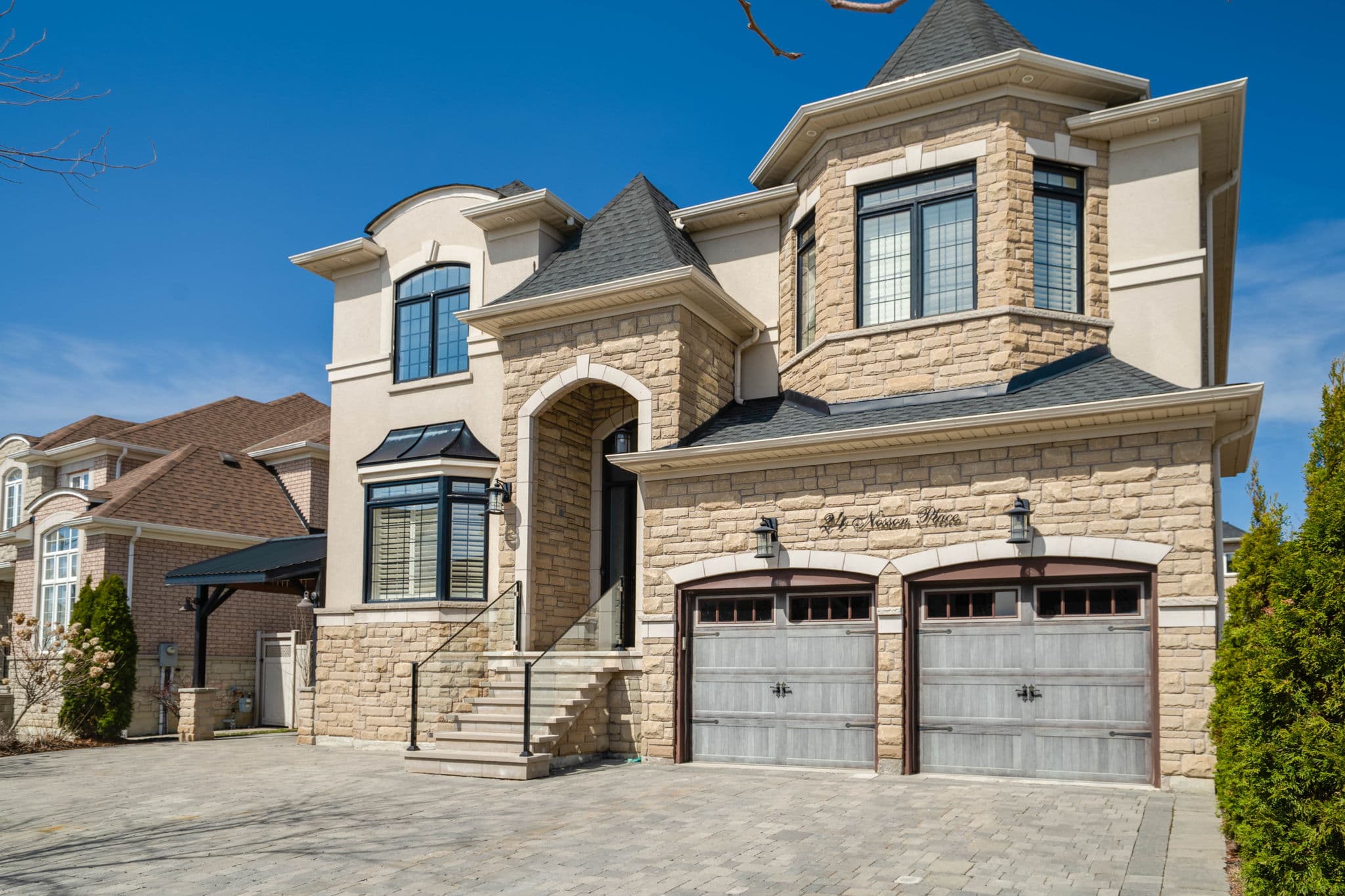 24 Nosson Pl Vaughan, ON L6A 0Z7