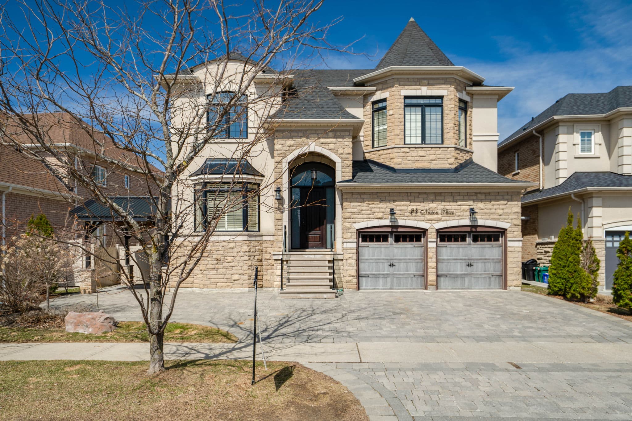 24 Nosson Pl Vaughan, ON L6A 0Z7