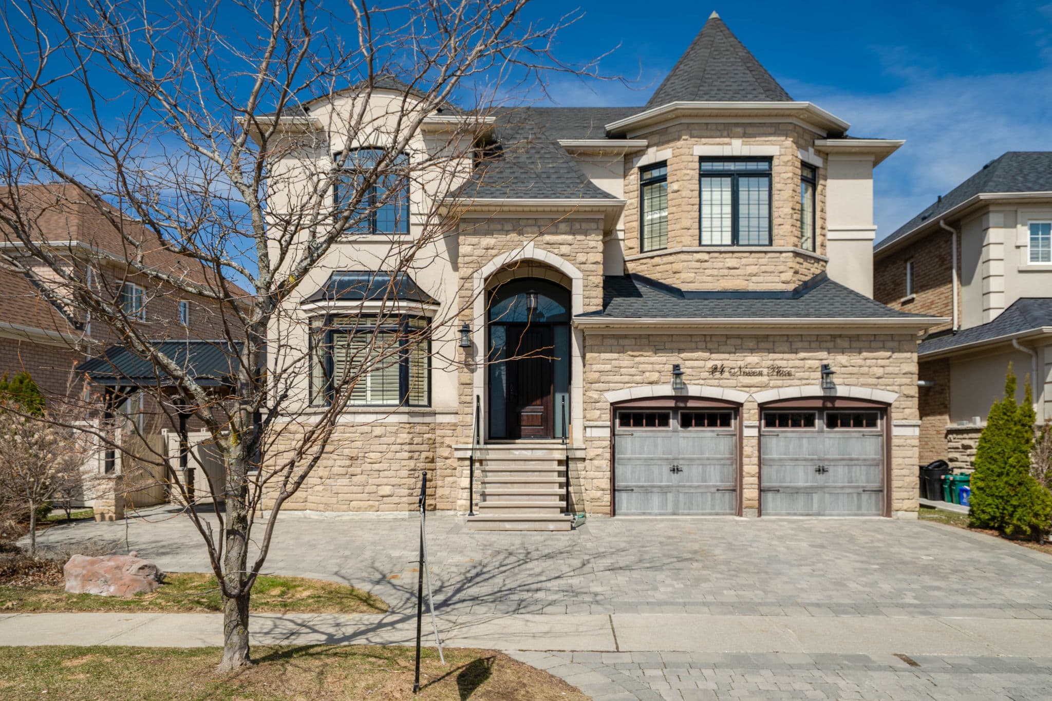 24 Nosson Pl Vaughan, ON L6A 0Z7