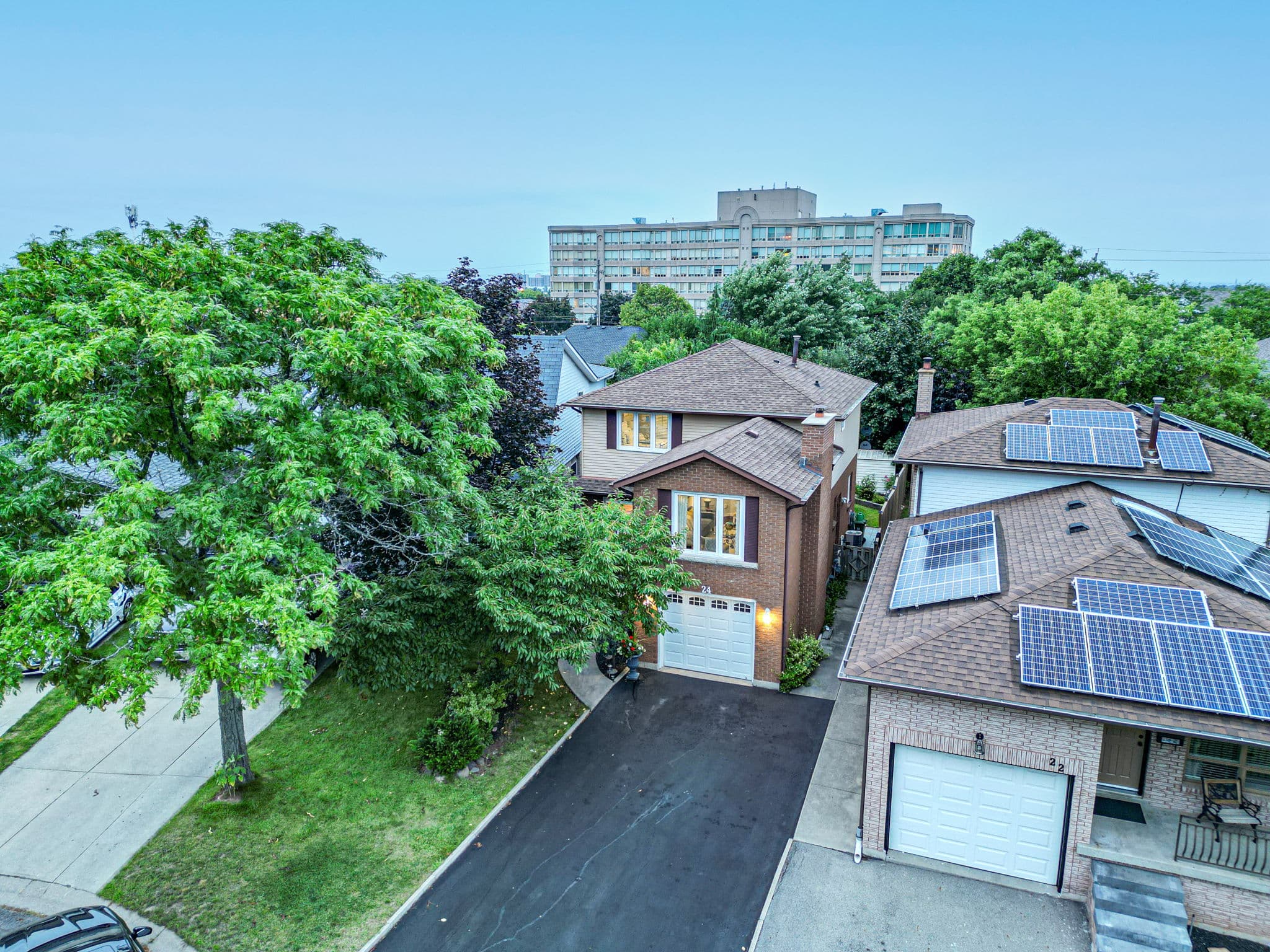 24 Salina Pl Stoney Creek, ON L8G 4L4