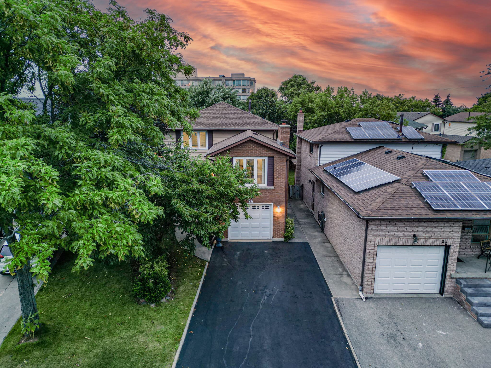 24 Salina Pl Stoney Creek, ON L8G 4L4