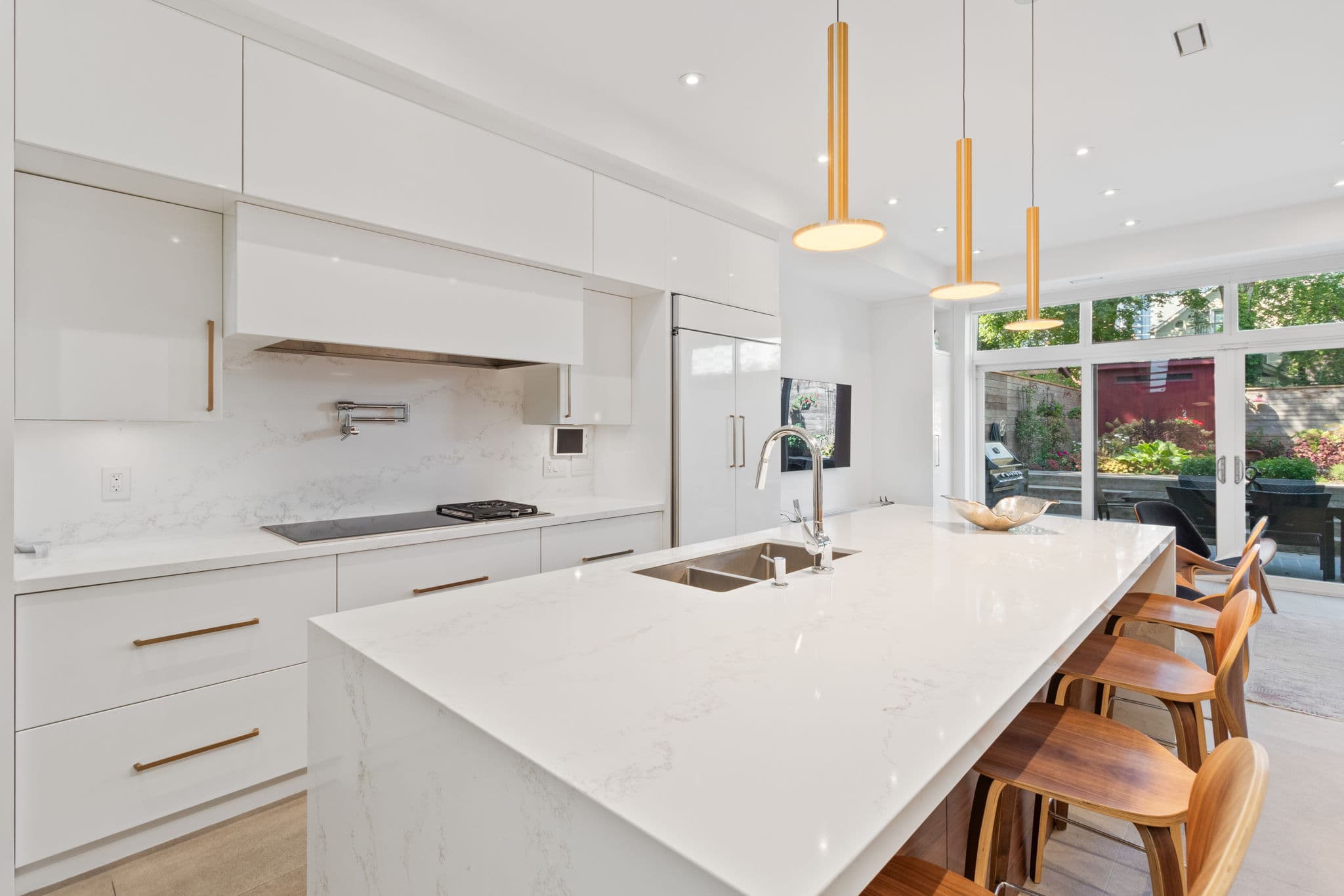 240 Hillsdale Ave E Toronto, ON M4S 1T6