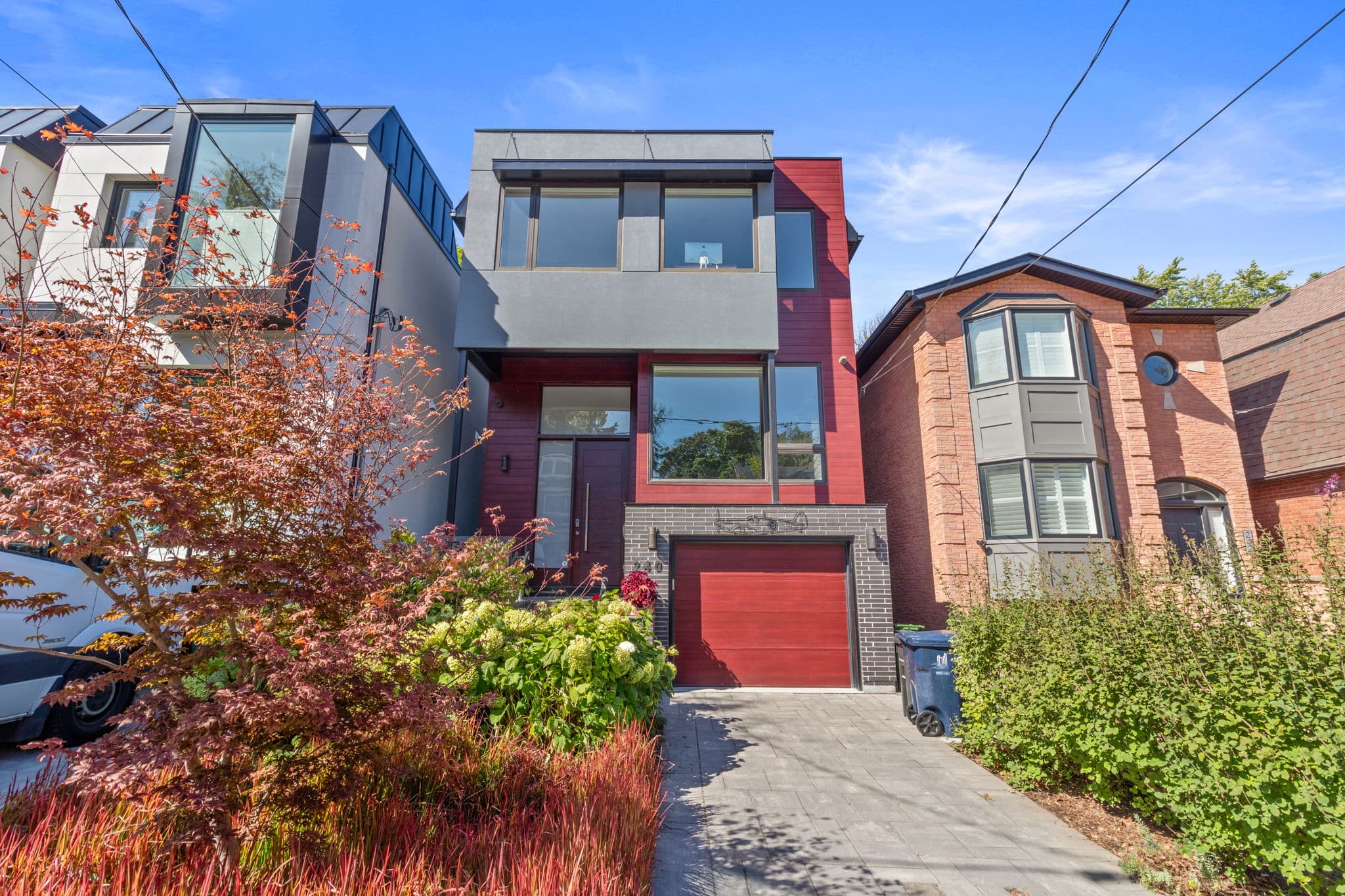 240 Hillsdale Ave E Toronto, ON M4S 1T6