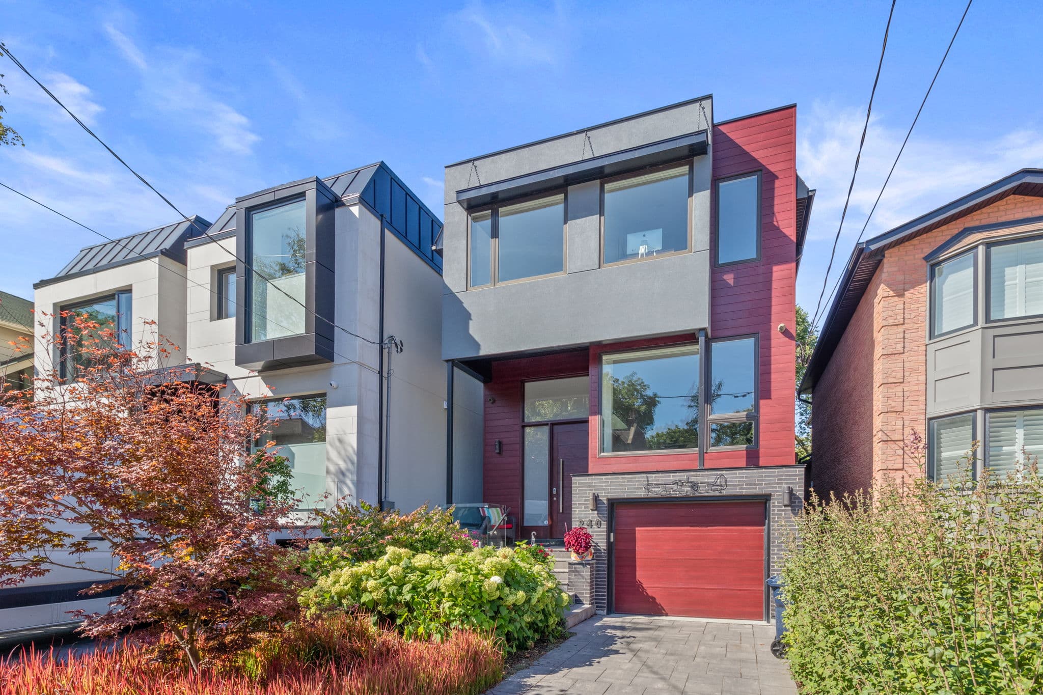 240 Hillsdale Ave E Toronto, ON M4S 1T6