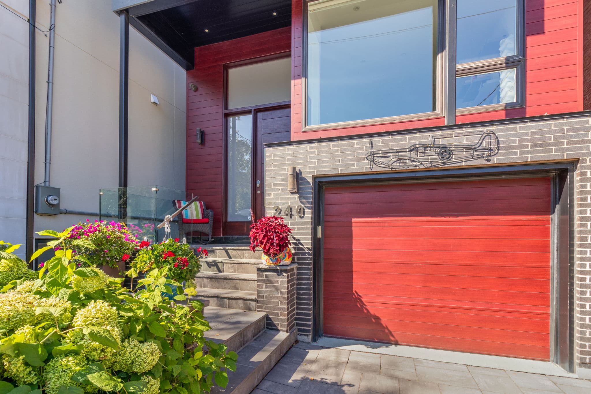 240 Hillsdale Ave E Toronto, ON M4S 1T6