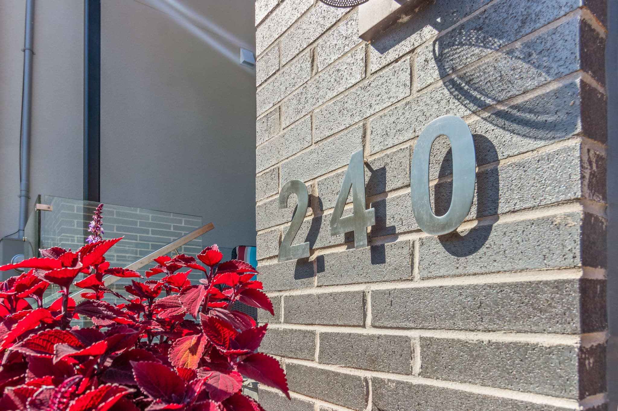 240 Hillsdale Ave E Toronto, ON M4S 1T6