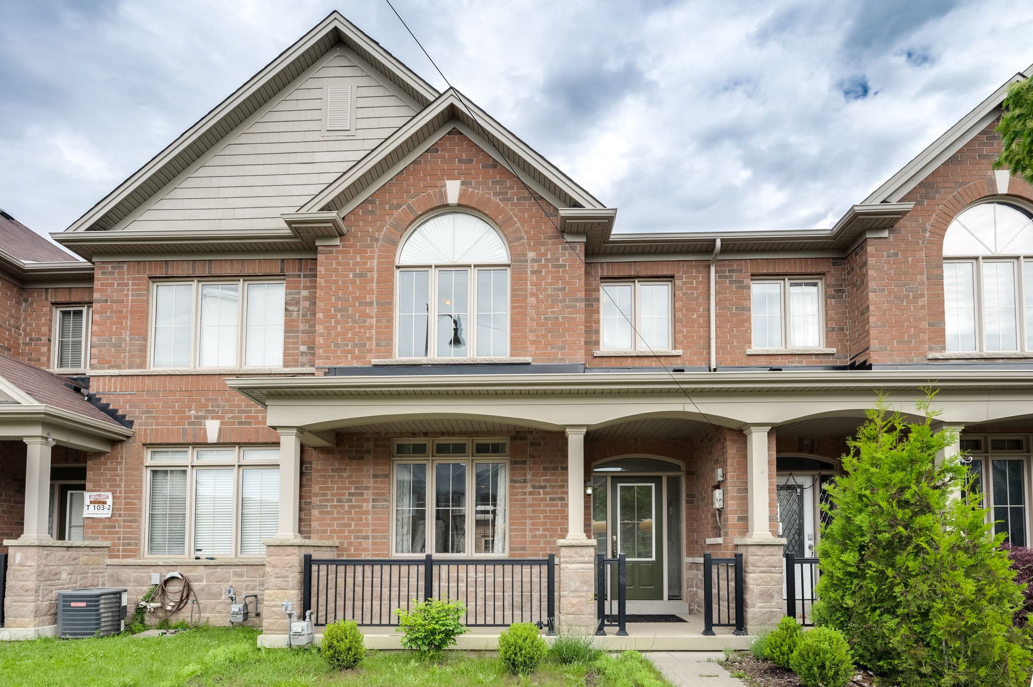 240 Inspire Blvd Brampton, ON L6R 0B6