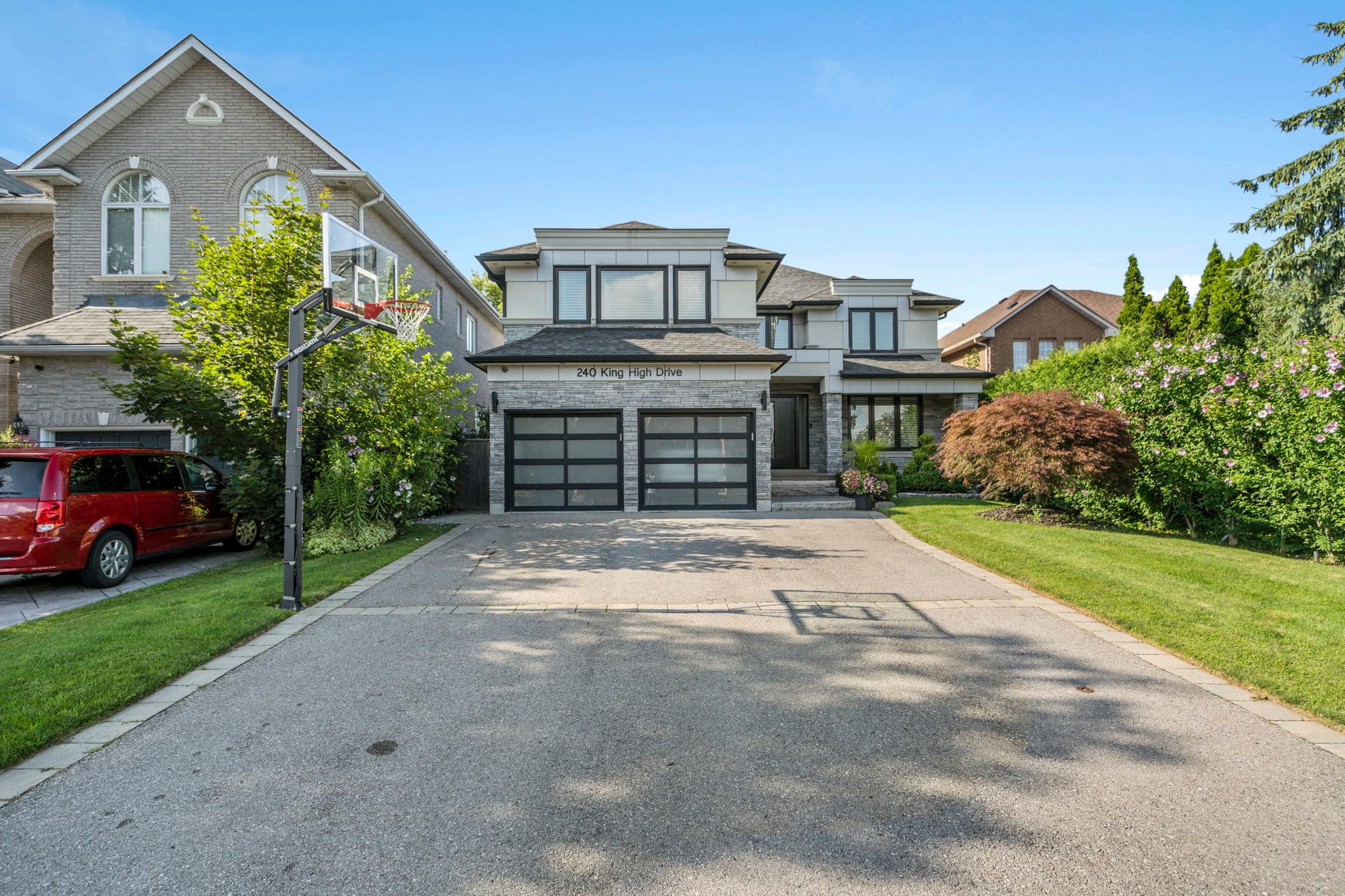 240 King High Dr Vaughan, ON L4J 3N5