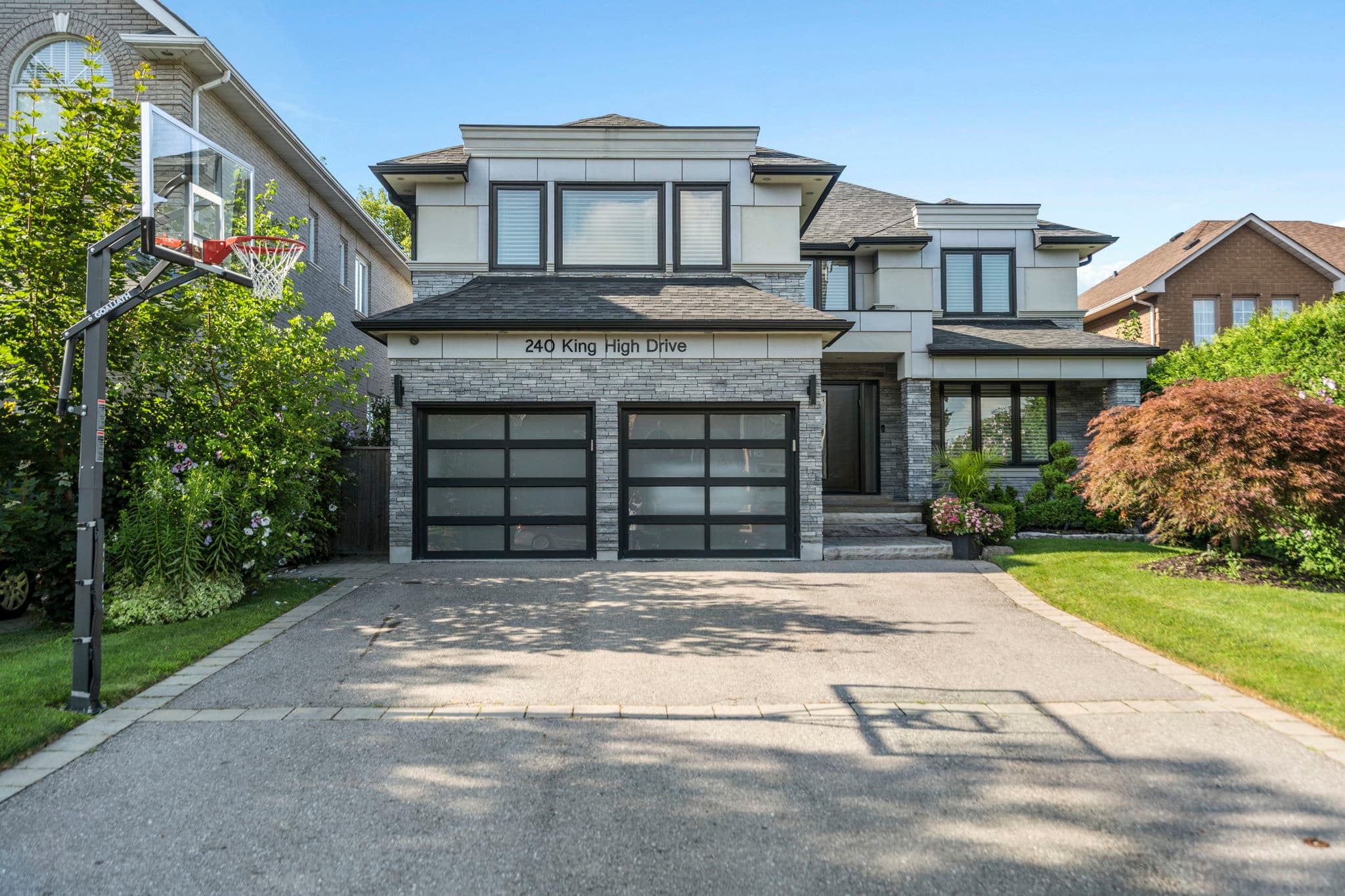 240 King High Dr Vaughan, ON L4J 3N5
