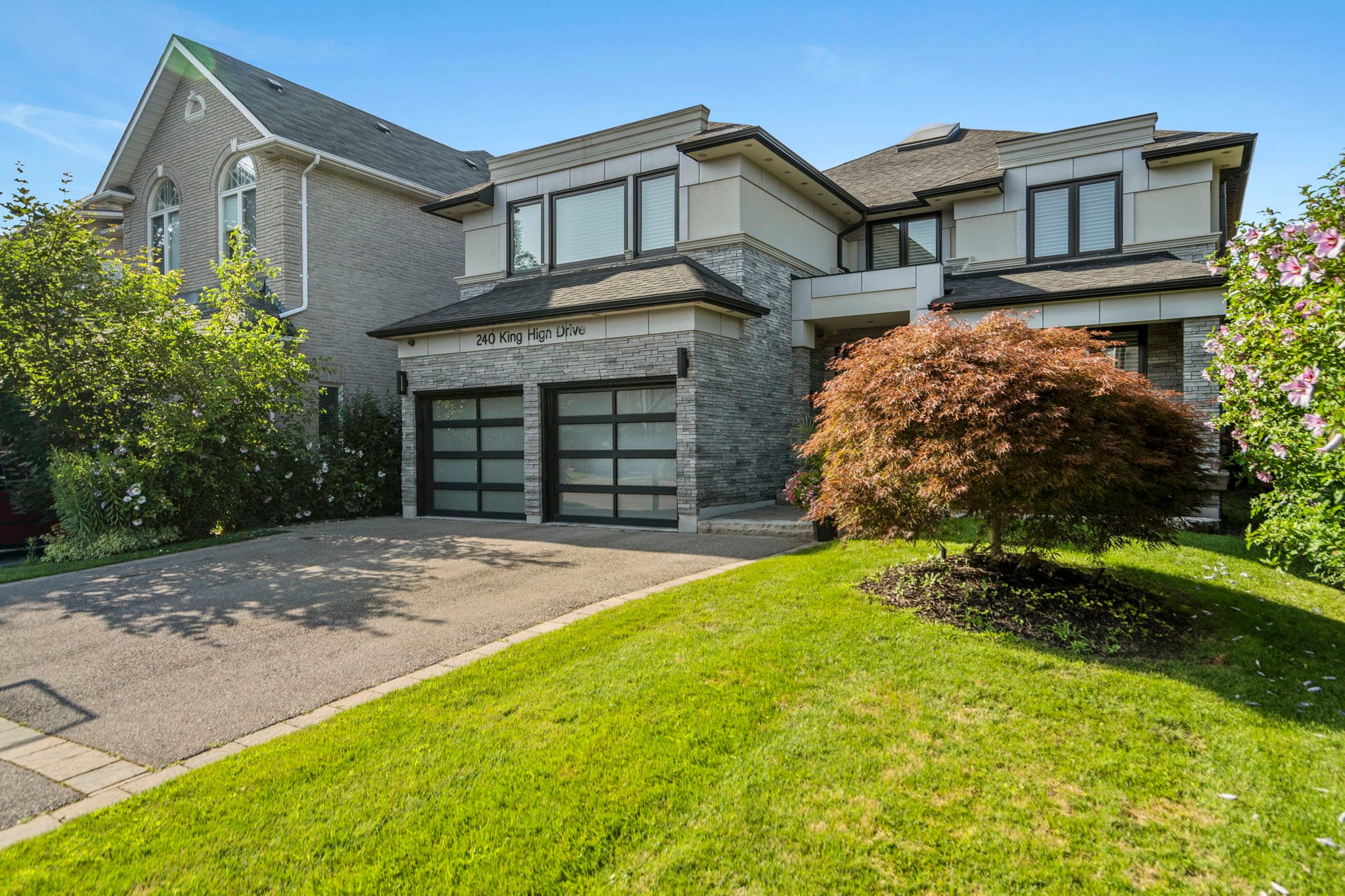 240 King High Dr Vaughan, ON L4J 3N5