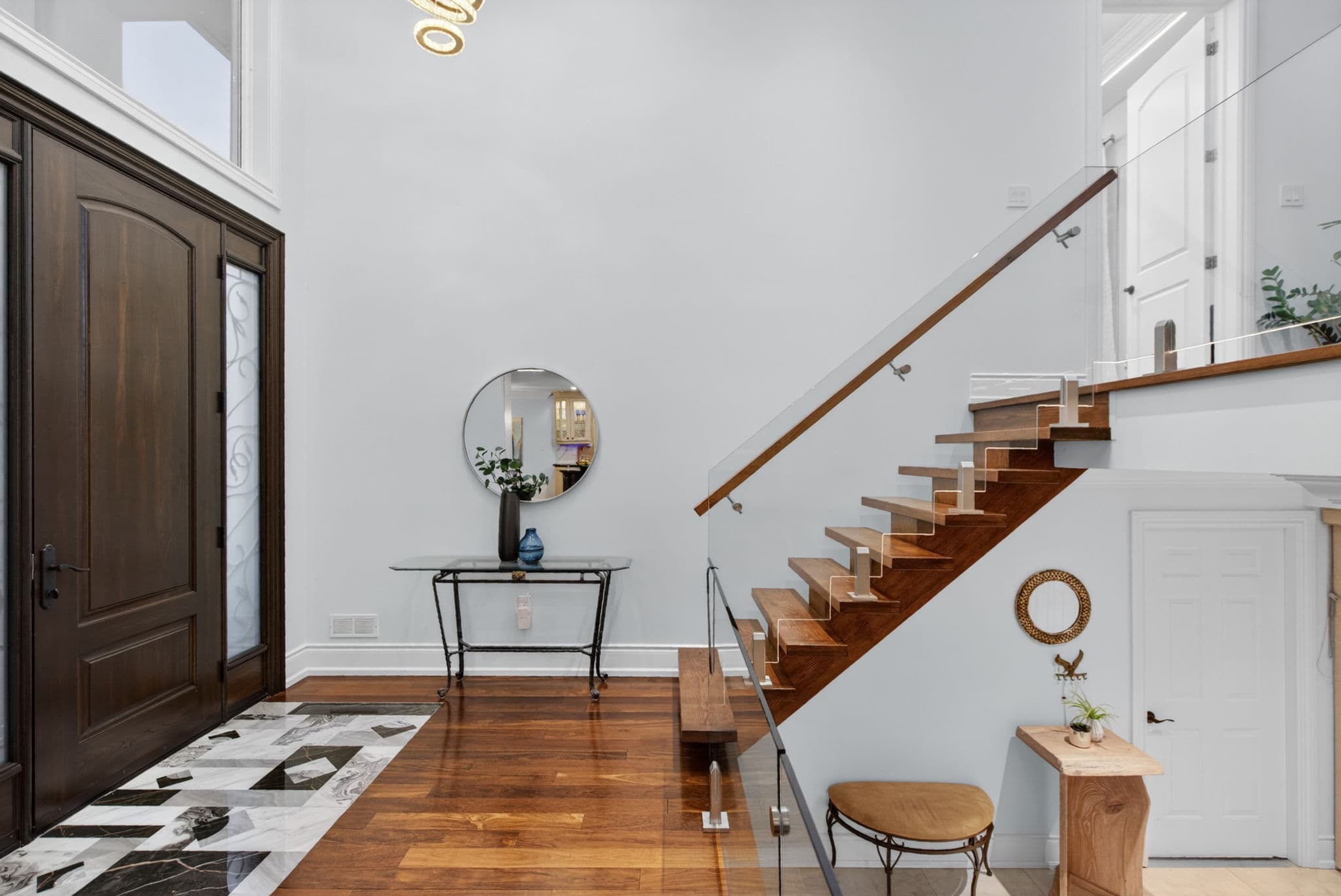 2439 Bridge Rd Oakville, ON L6L 2G9