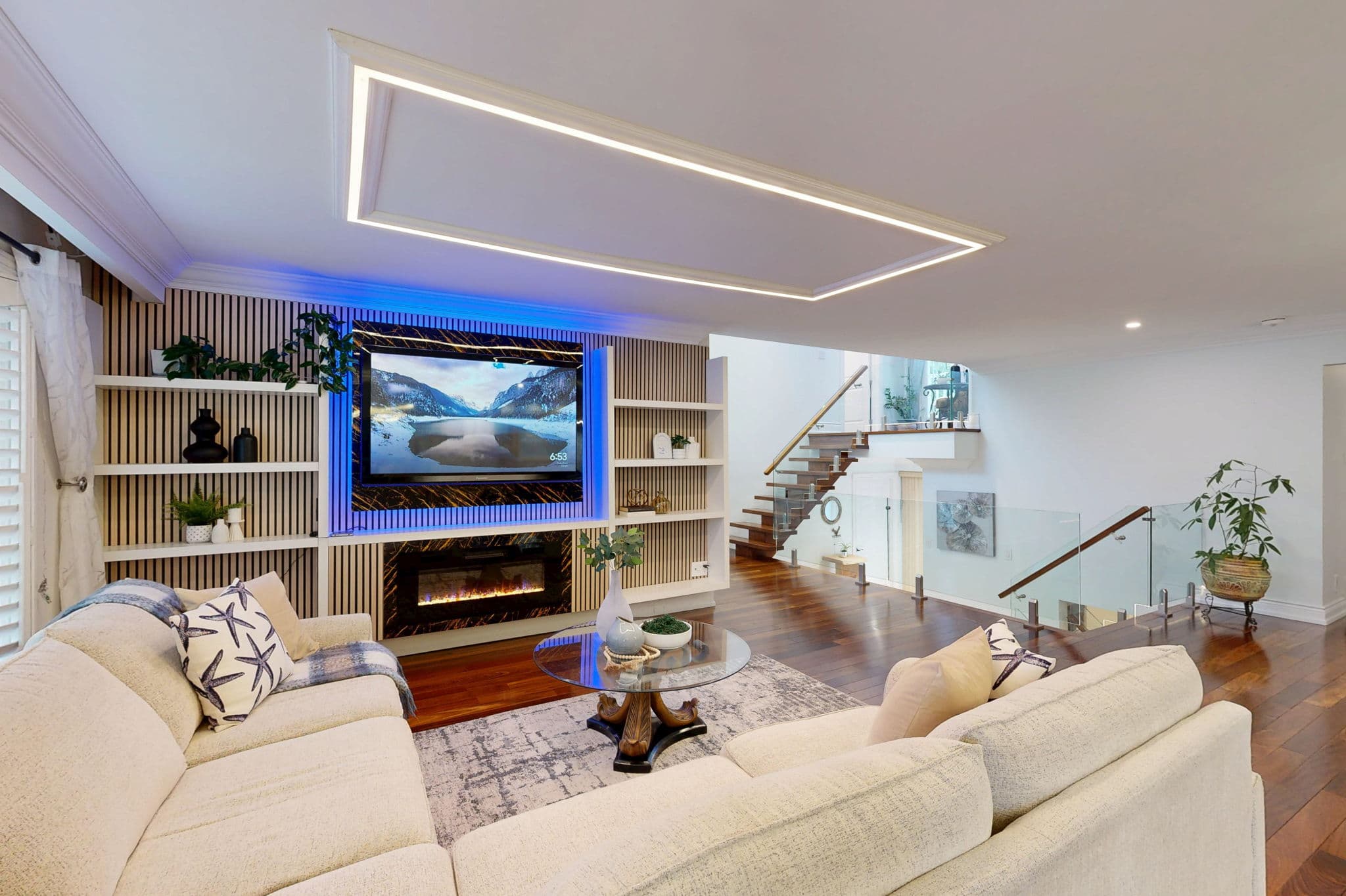2439 Bridge Rd Oakville, ON L6L 2G9