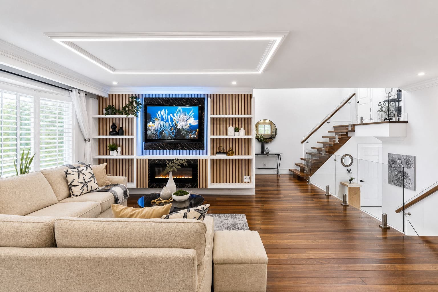 2439 Bridge Rd Oakville, ON L6L 2G9