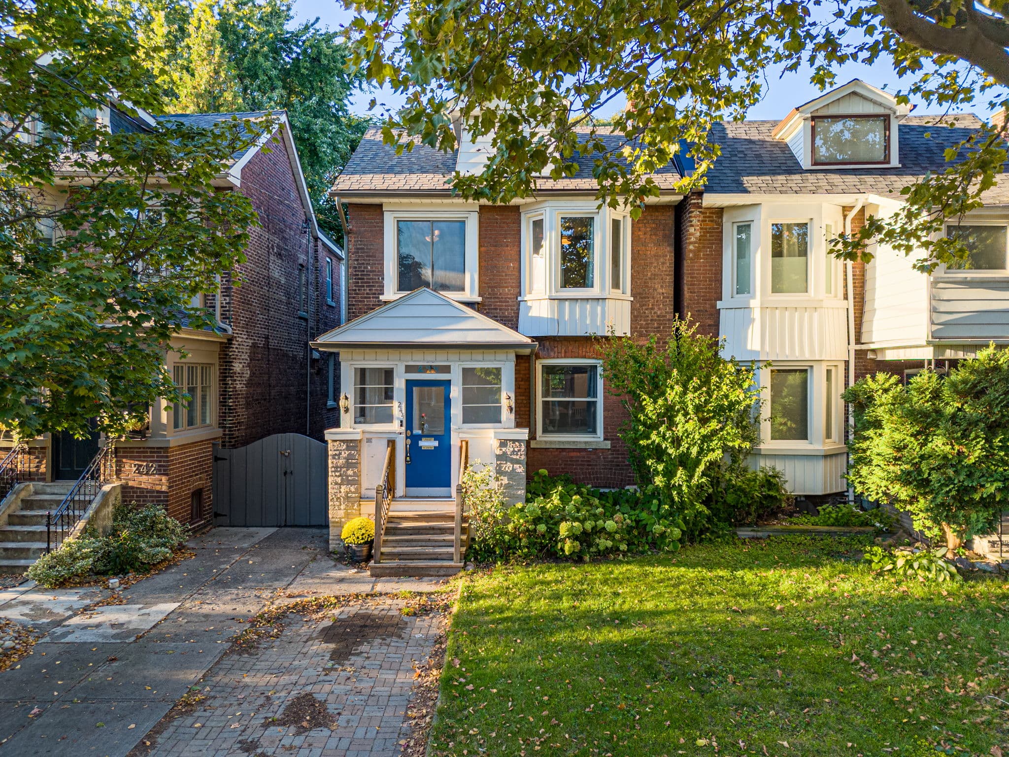 244 Strathmore Blvd Toronto, ON M4J 1P6