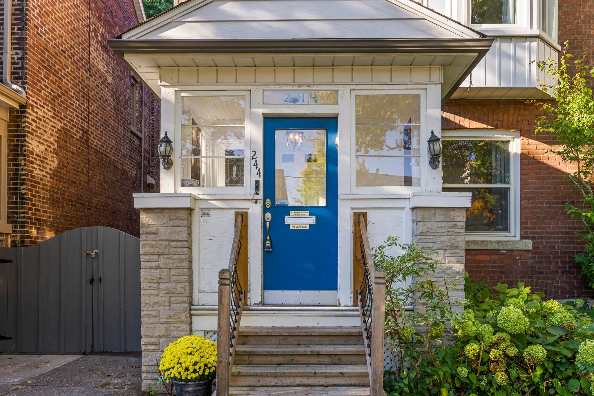 244 Strathmore Blvd Toronto, ON M4J 1P6