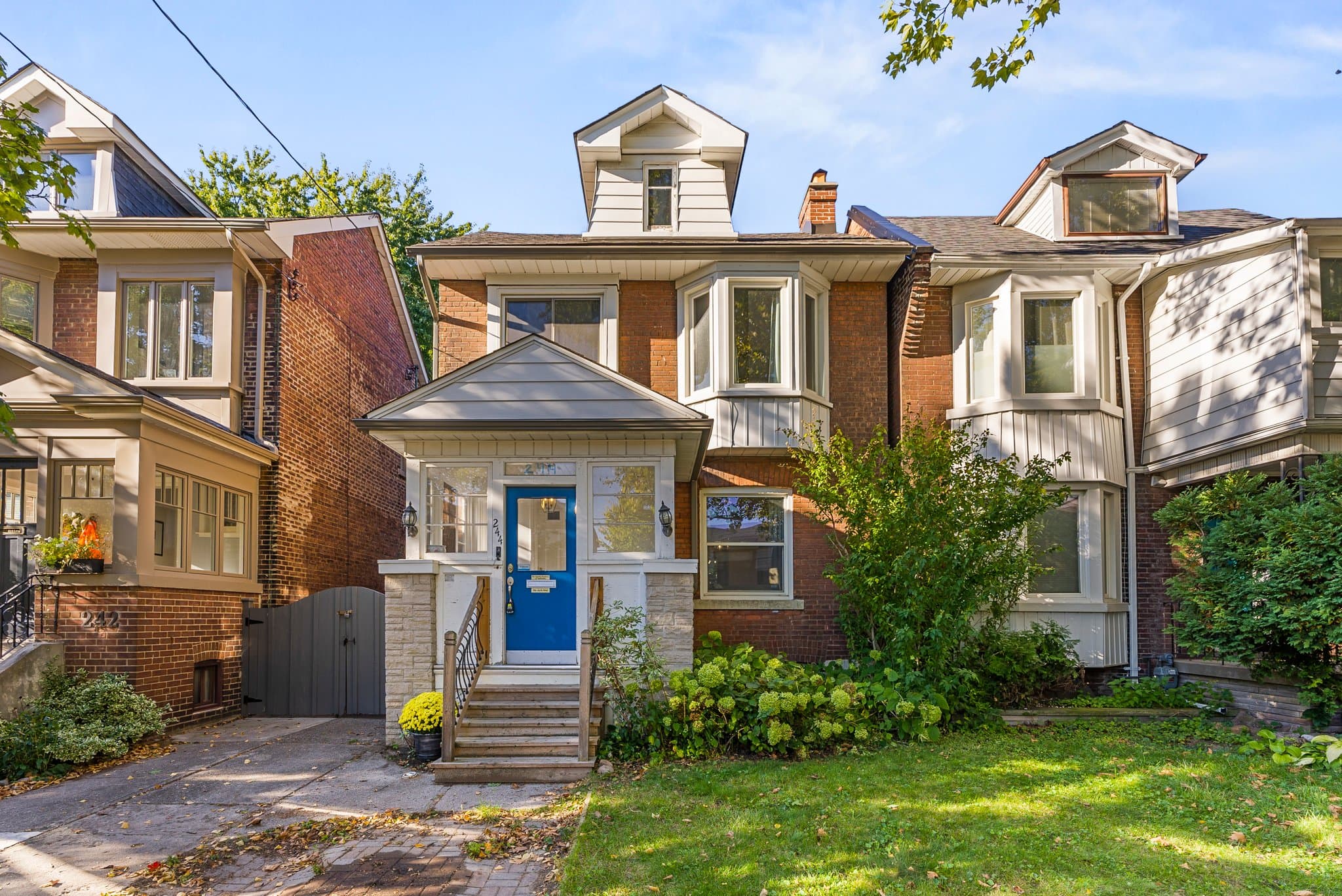 244 Strathmore Blvd Toronto, ON M4J 1P6