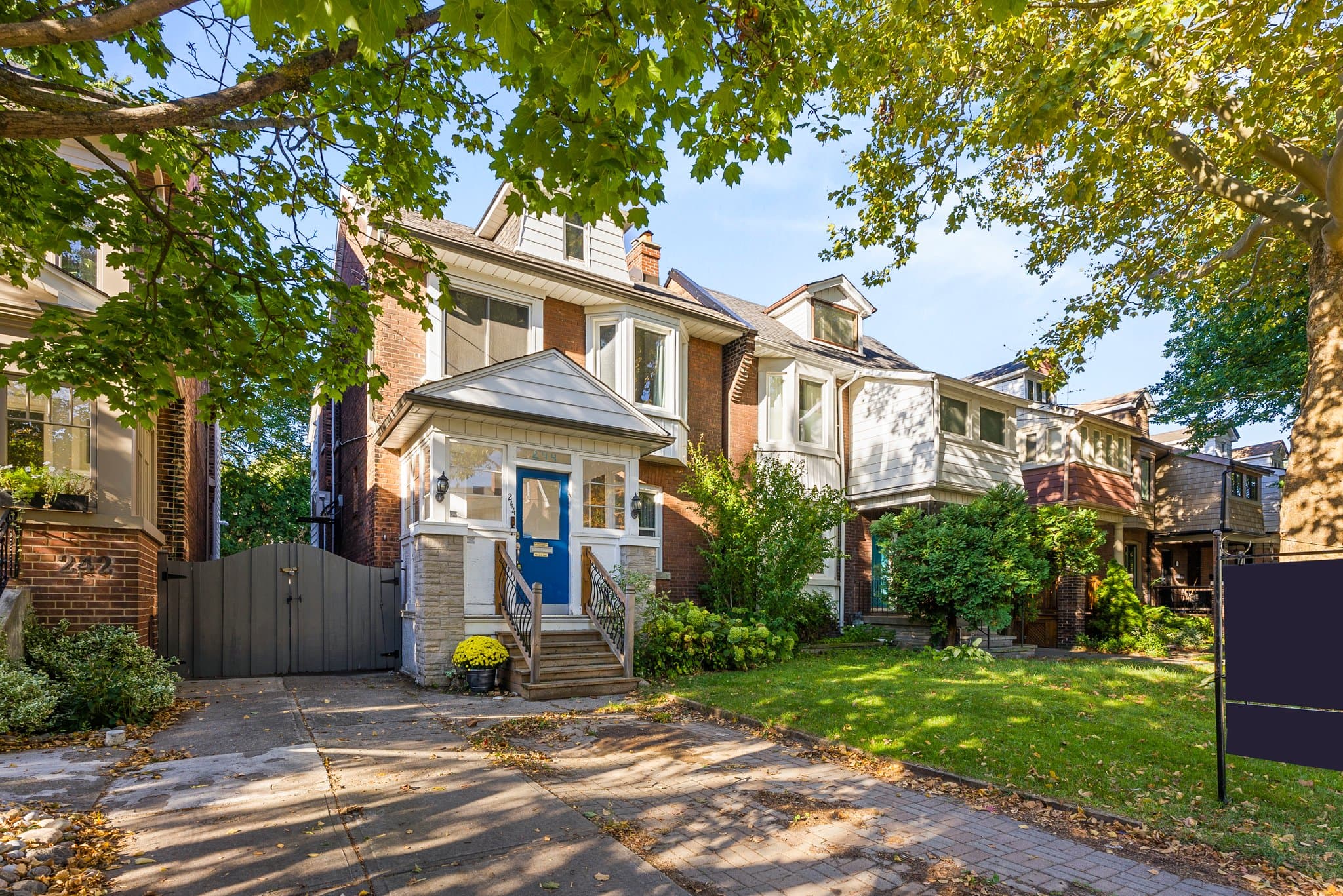244 Strathmore Blvd Toronto, ON M4J 1P6