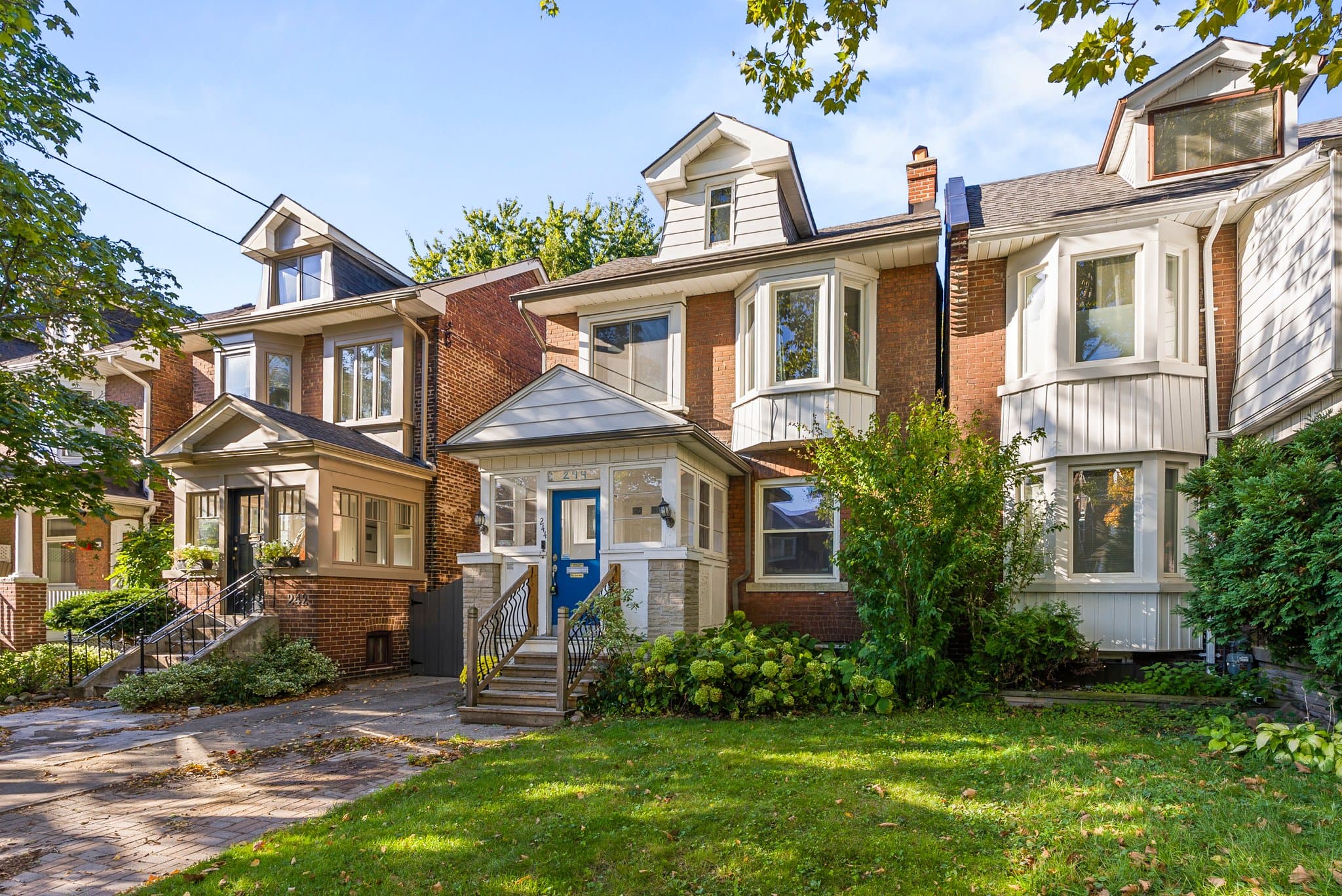 244 Strathmore Blvd Toronto, ON M4J 1P6