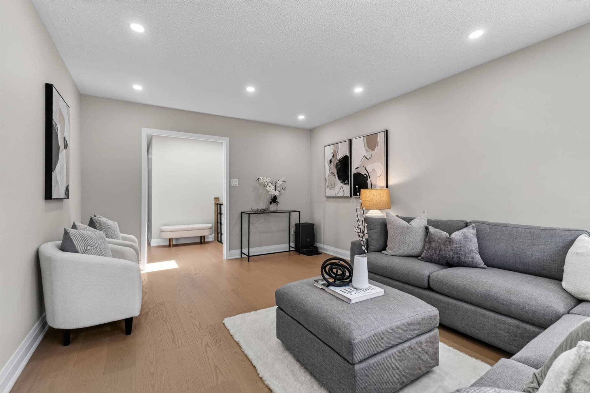 2446 Ventura Dr Oakville, ON L6L 2H7