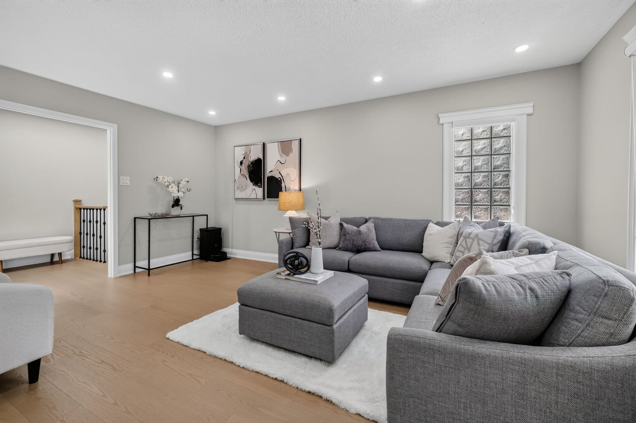2446 Ventura Dr Oakville, ON L6L 2H7