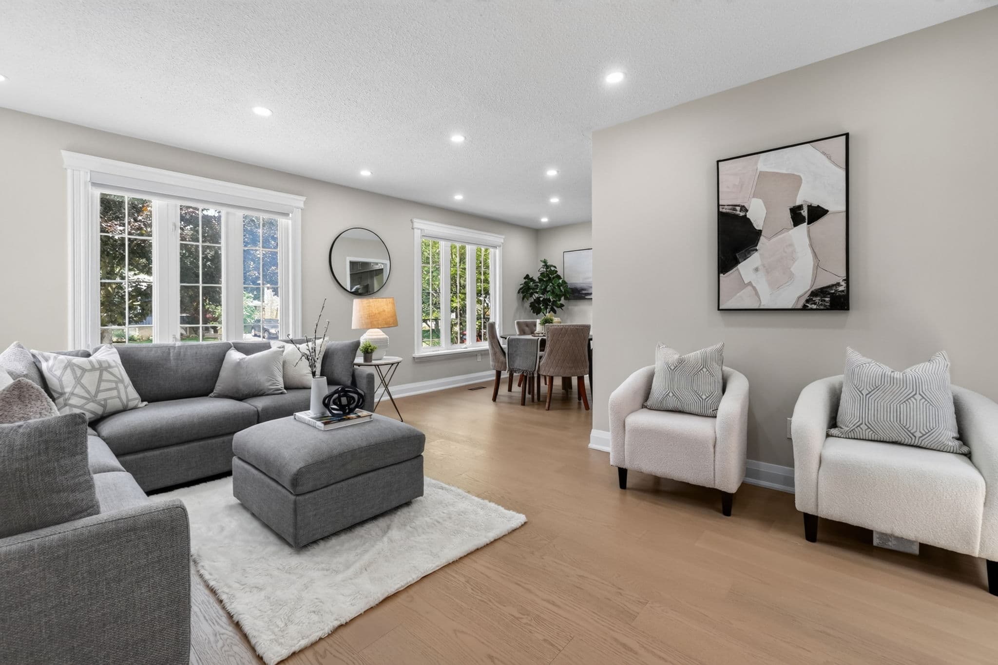 2446 Ventura Dr Oakville, ON L6L 2H7