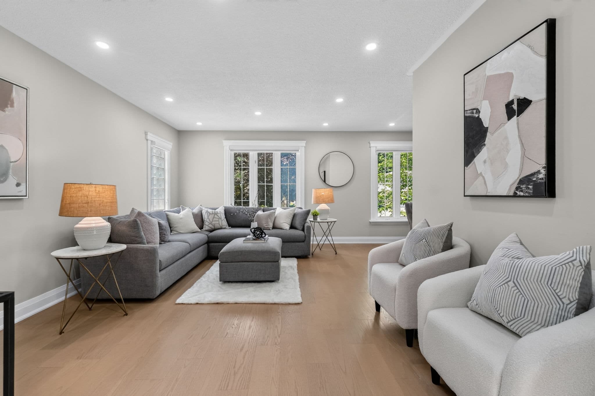2446 Ventura Dr Oakville, ON L6L 2H7