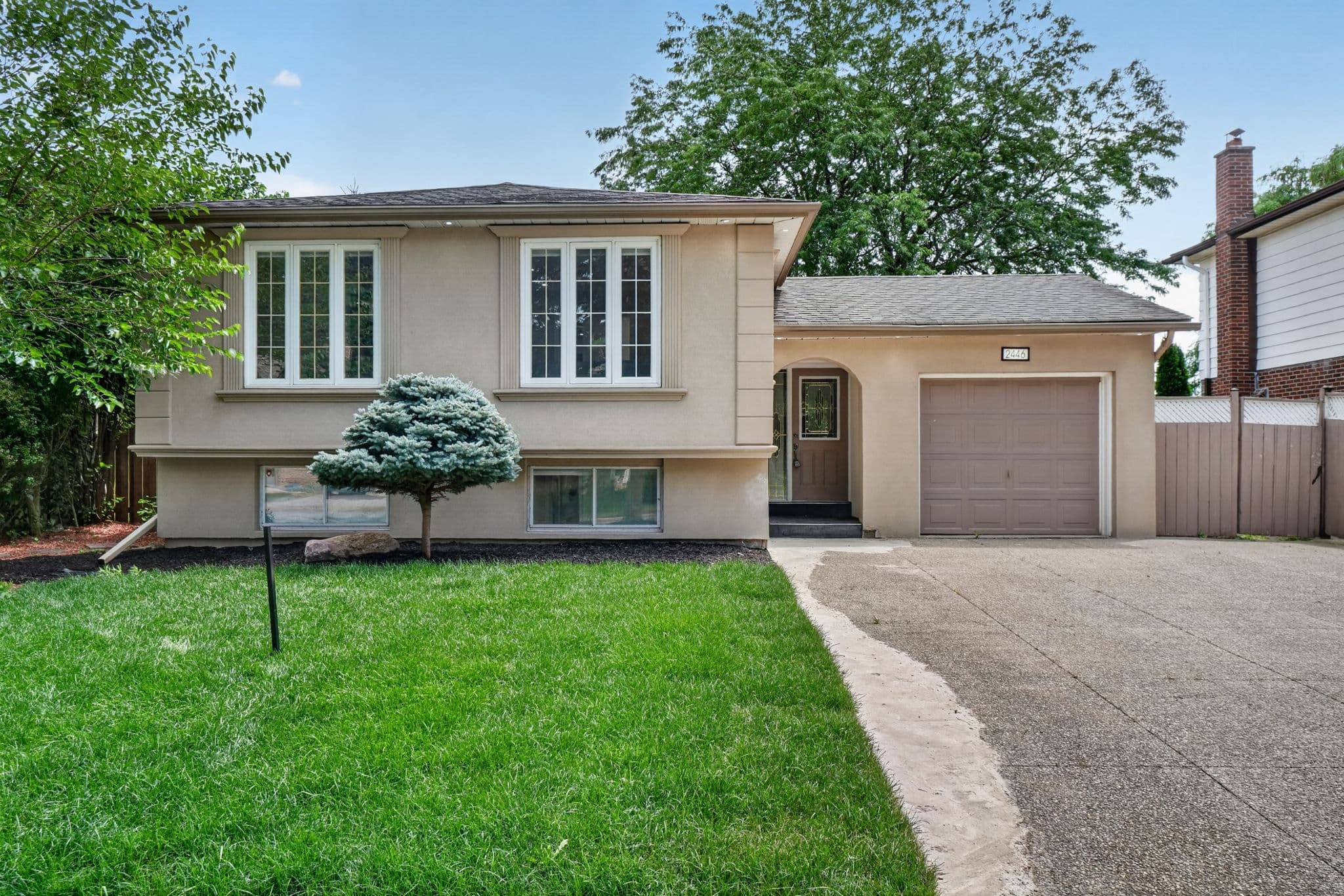 2446 Ventura Dr Oakville, ON L6L 2H7