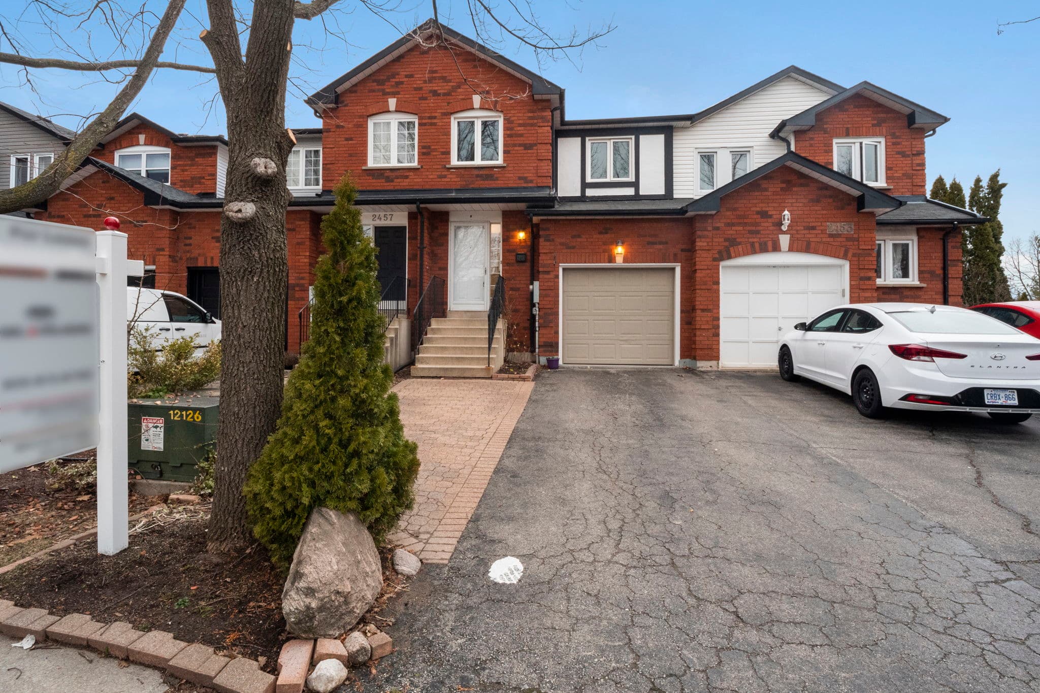 2455 Stefi Trail Oakville, ON L6H 5Y3