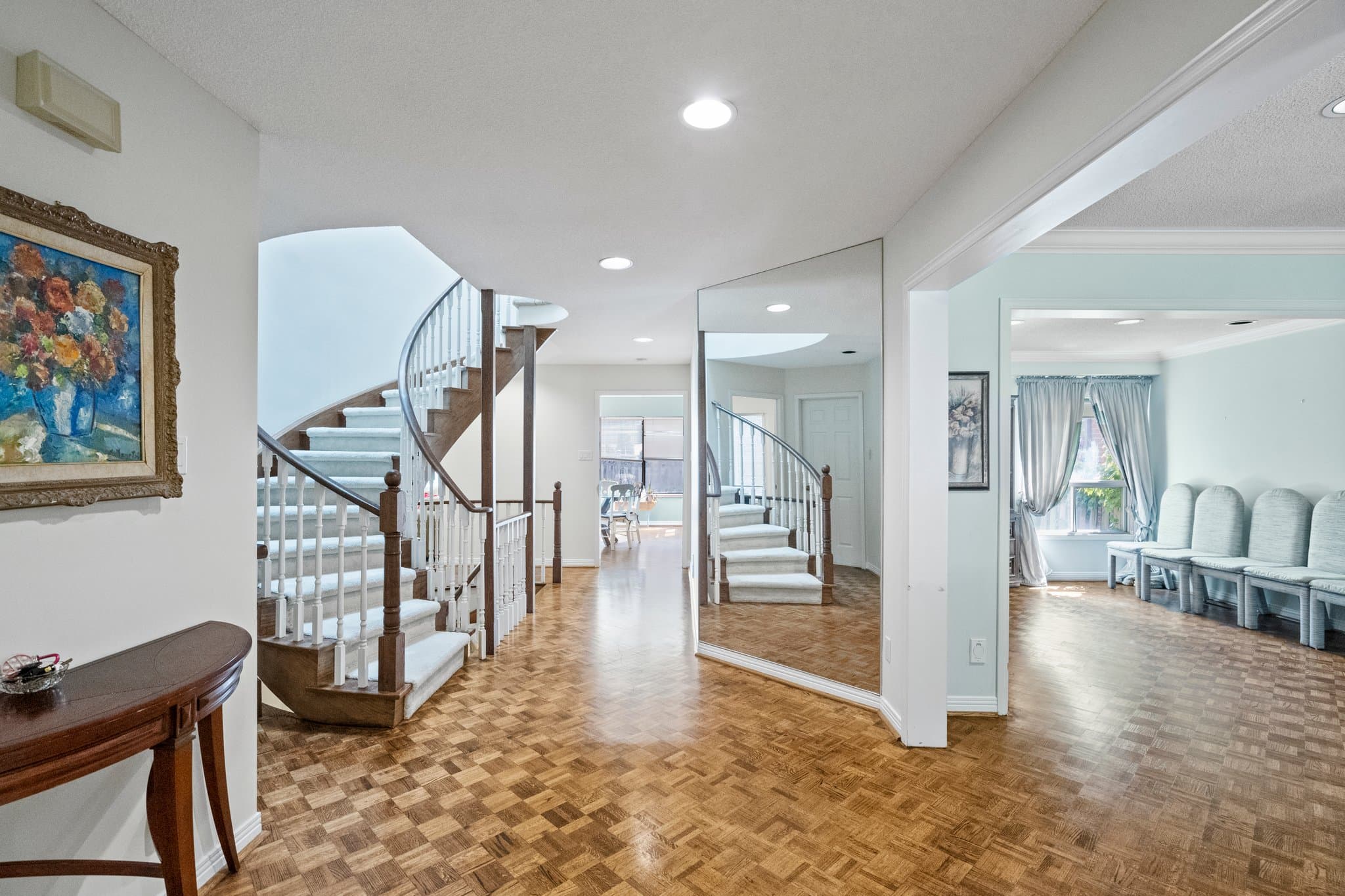 25 Bevshire Cir Vaughan, ON L4J 5B4