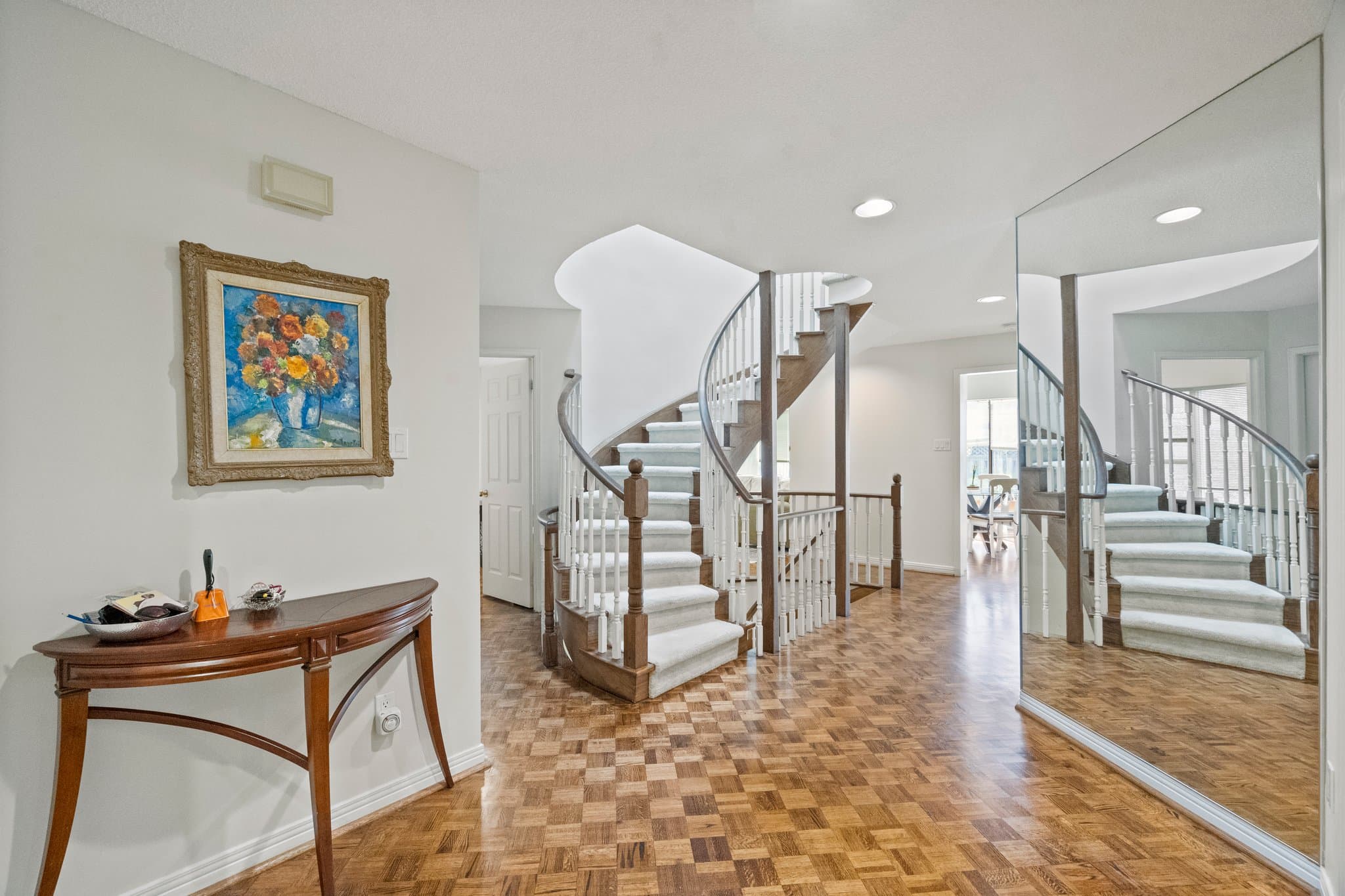 25 Bevshire Cir Vaughan, ON L4J 5B4