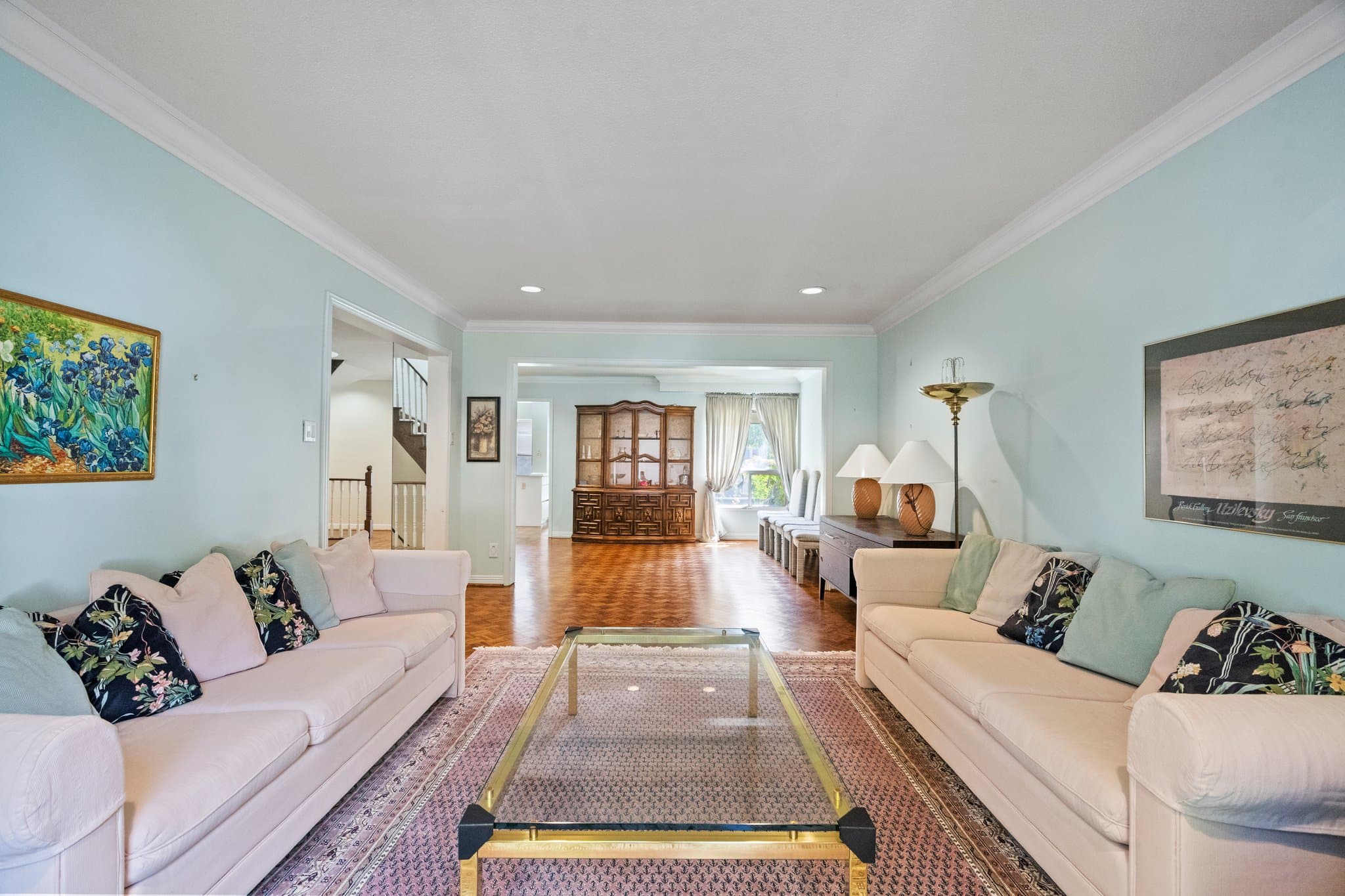 25 Bevshire Cir Vaughan, ON L4J 5B4