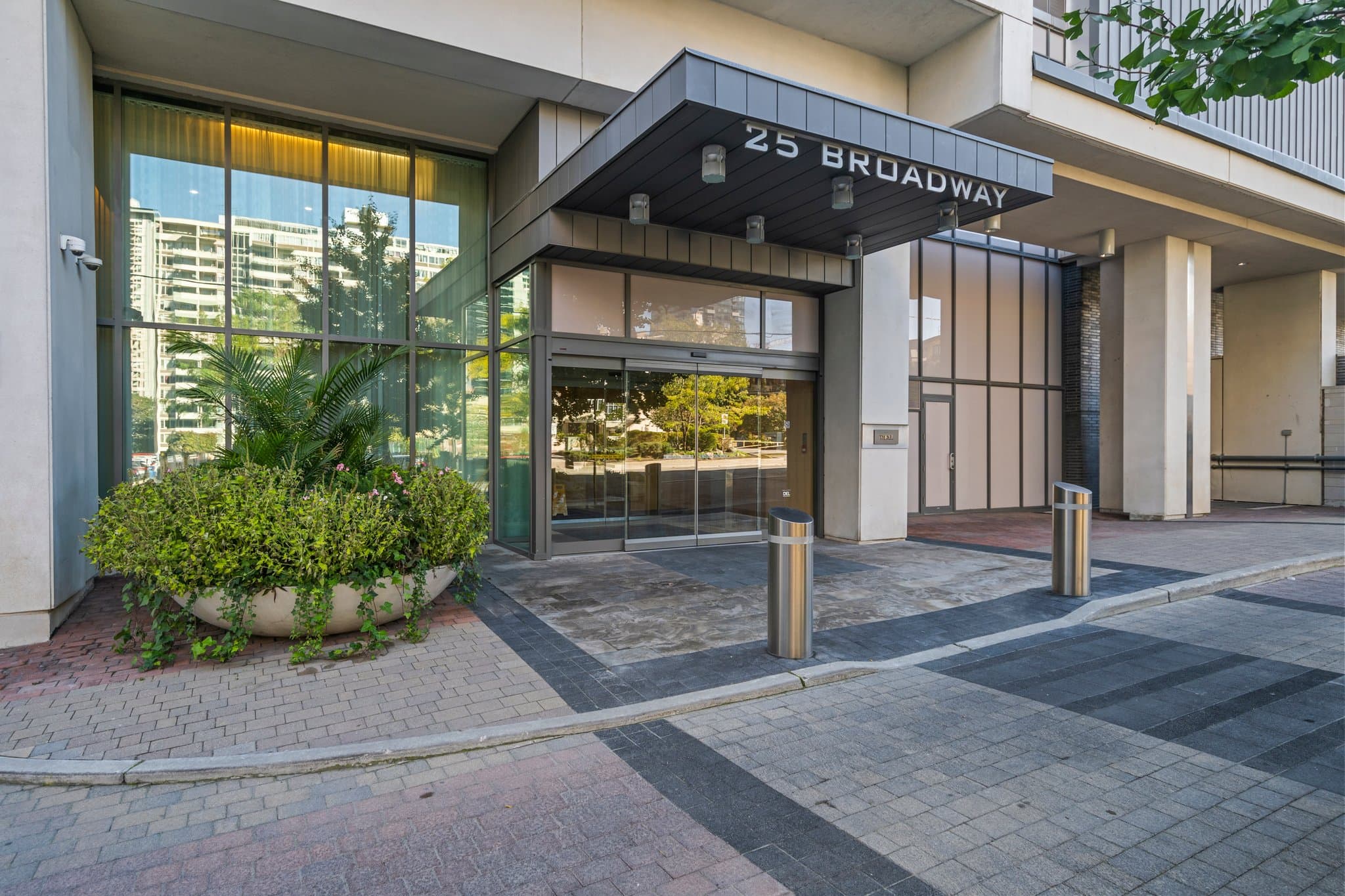 25 Broadway Ave Unit 1007 Toronto, ON M4P 1T7