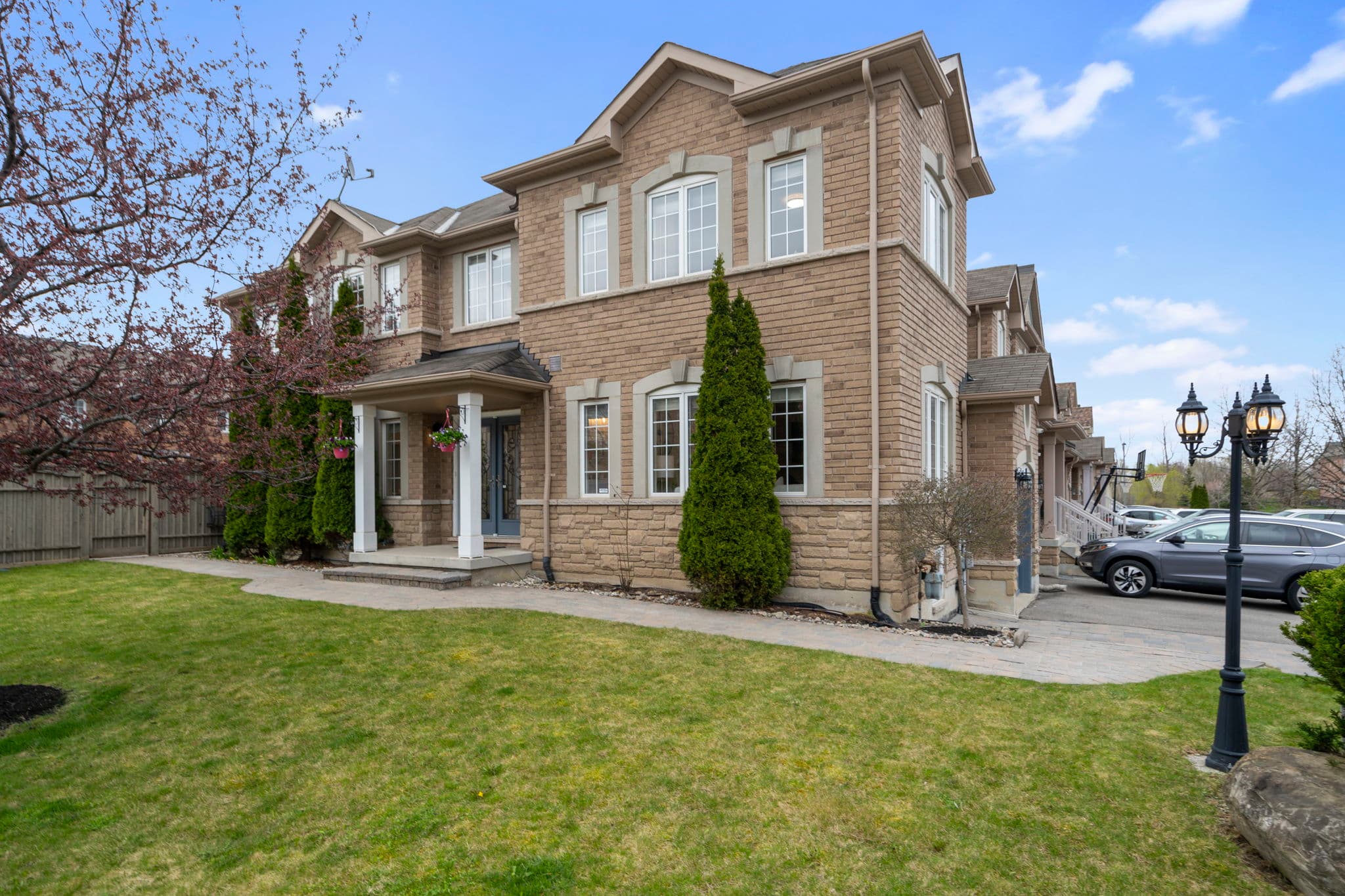 25 Carrier Crescent Vaughan, ON L6A 0T8