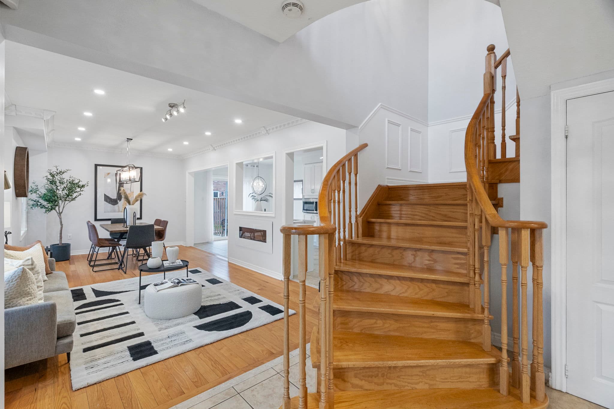 25 Carrier Crescent Vaughan, ON L6A 0T8