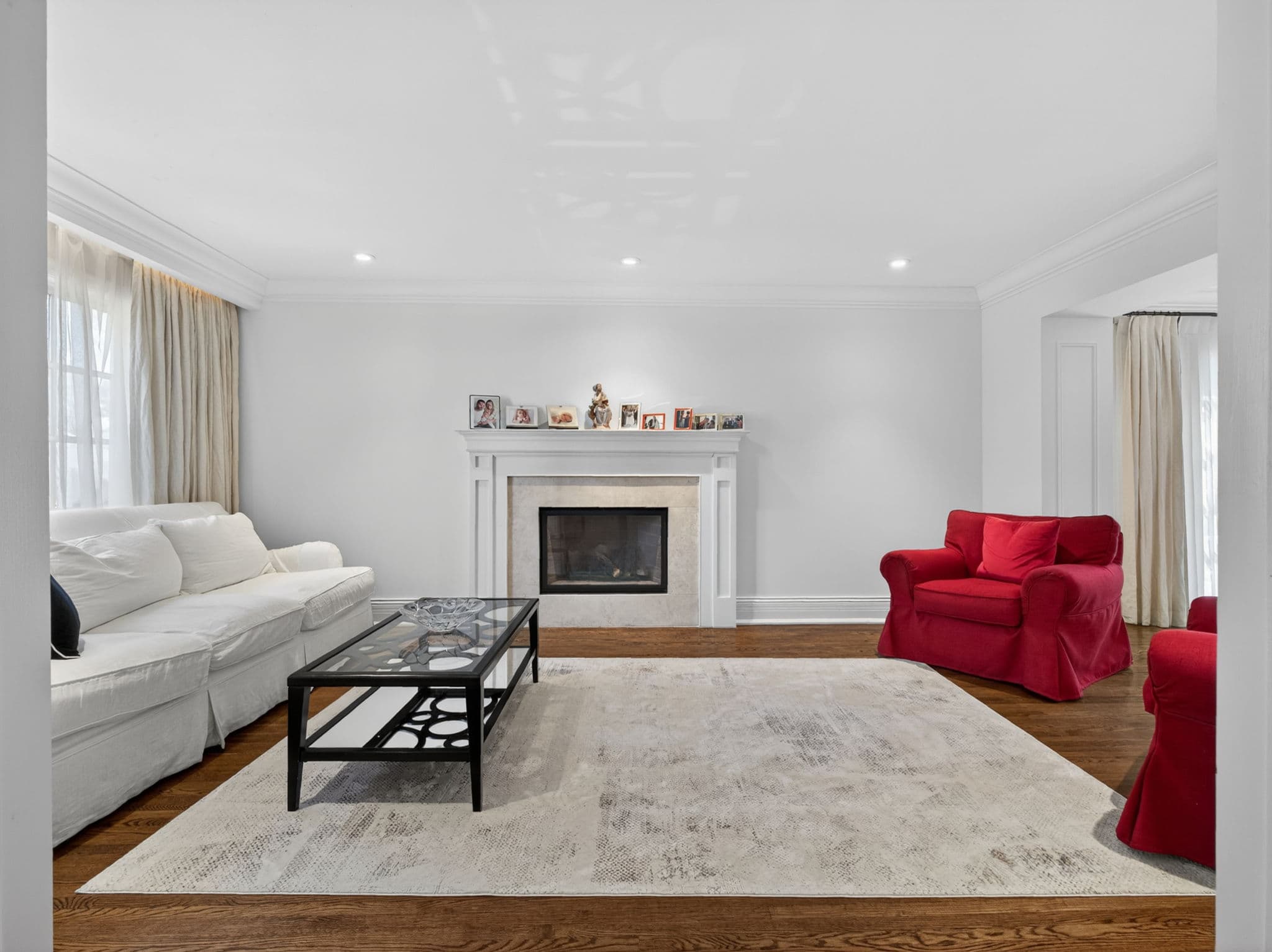 25 Harlington Rd Toronto, ON M3B3G3