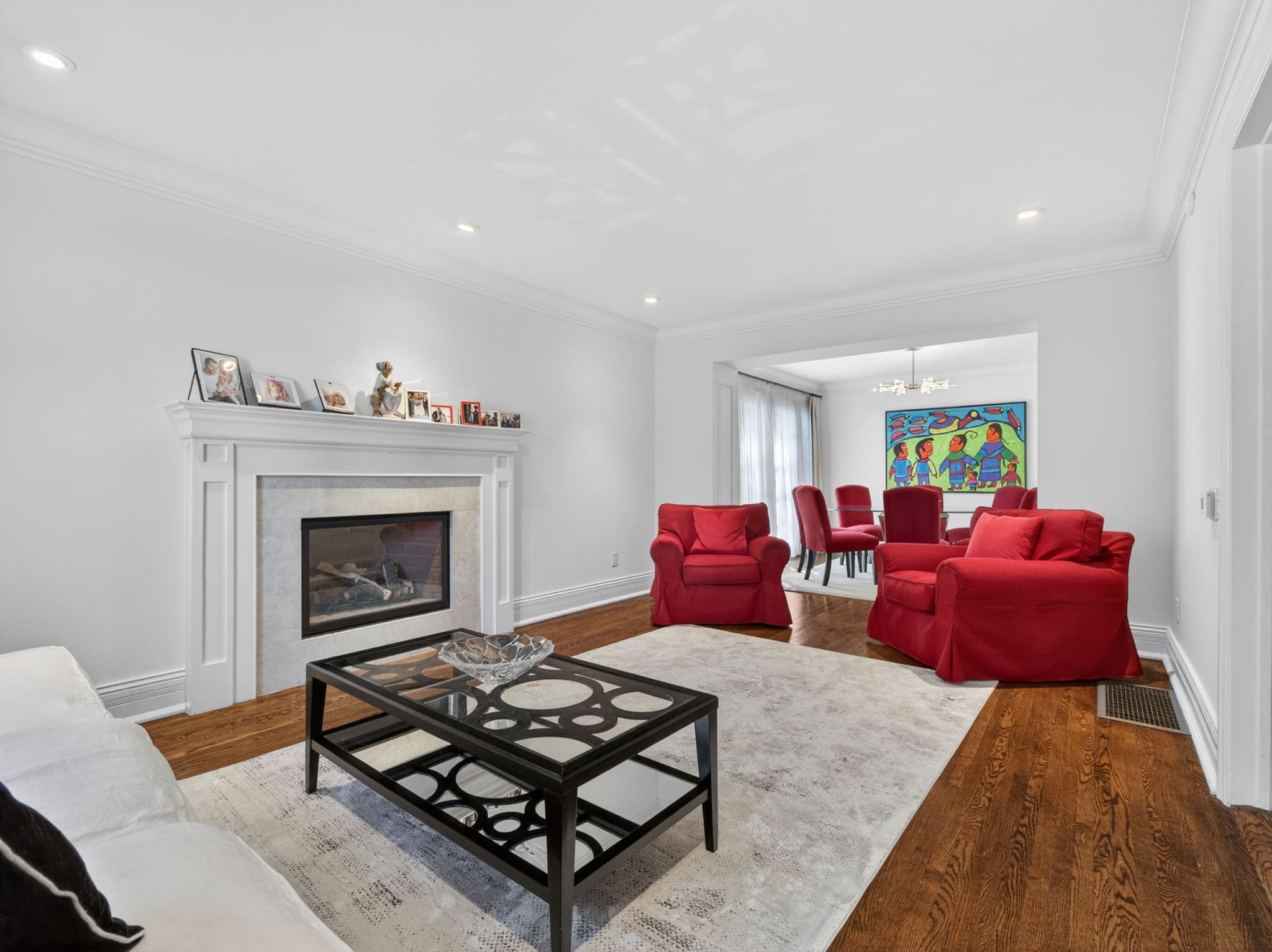 25 Harlington Rd Toronto, ON M3B3G3