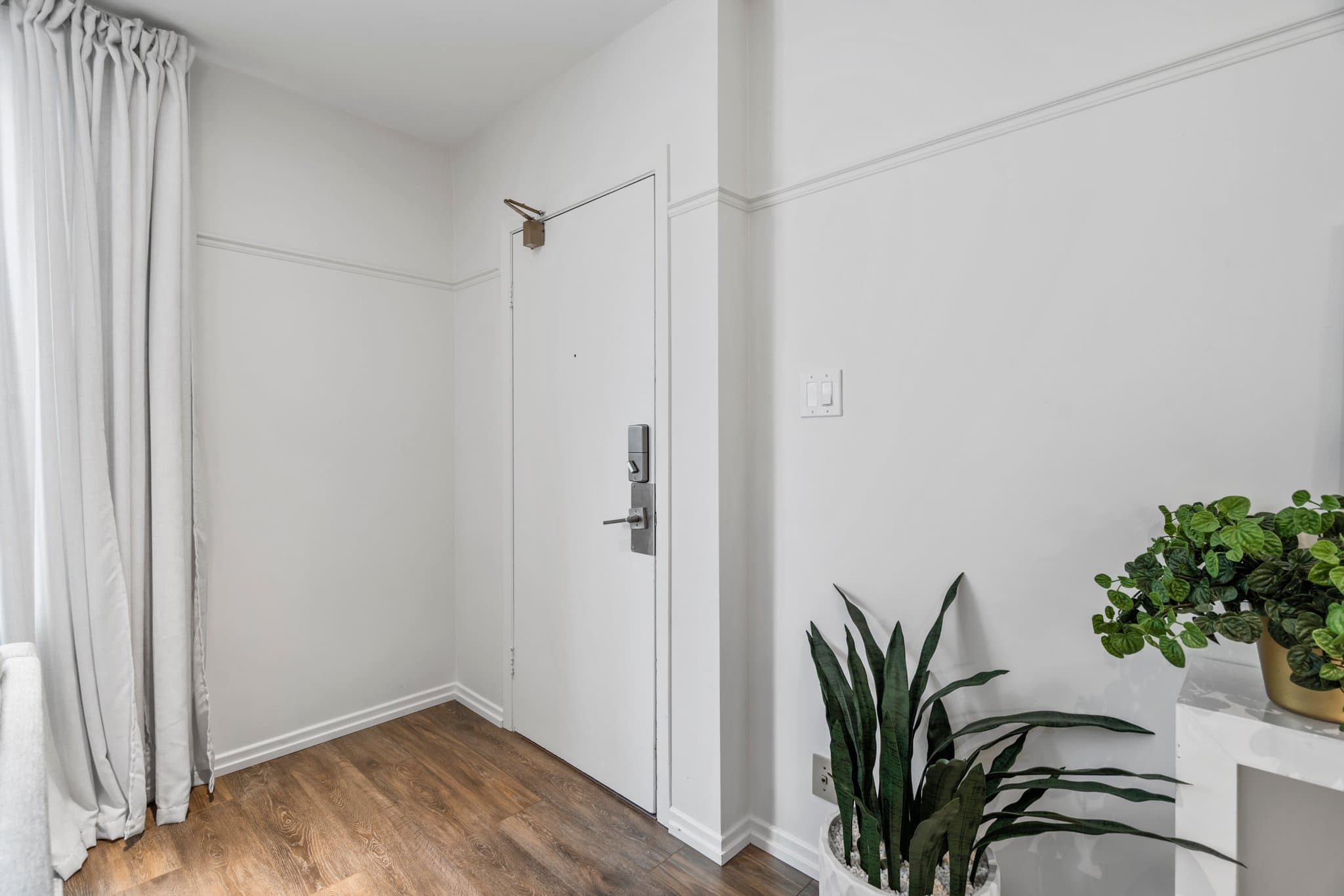 25 Hillsboro Ave Toronto, ON M5R 1S6