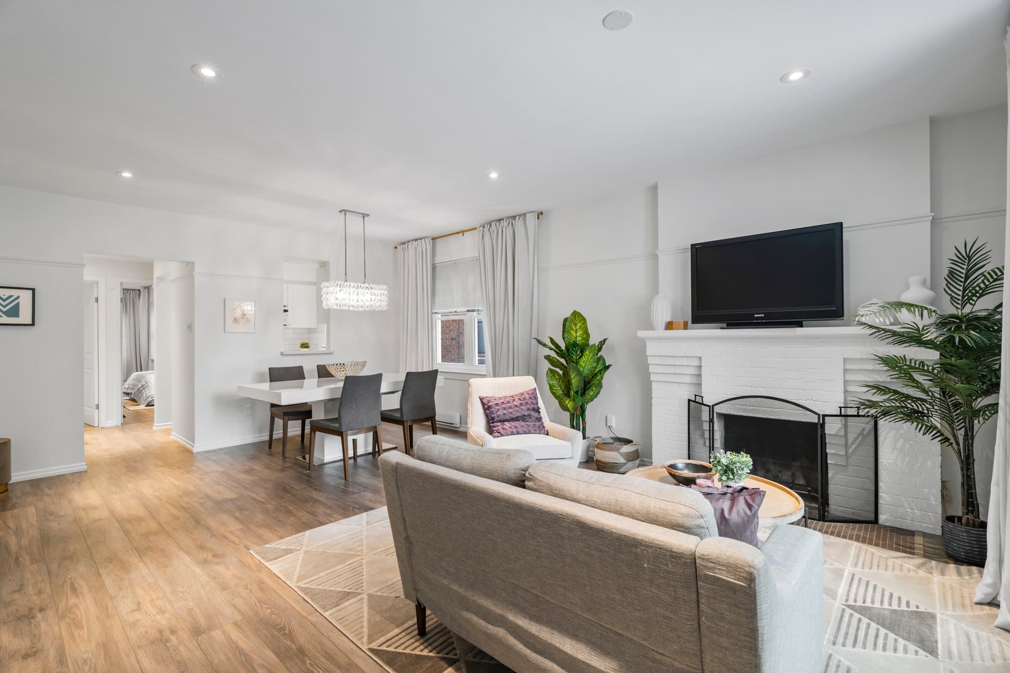 25 Hillsboro Ave Toronto, ON M5R 1S6