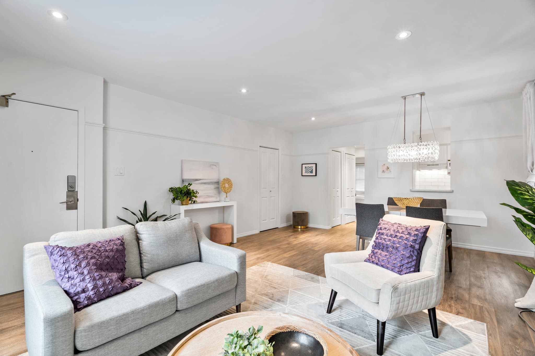 25 Hillsboro Ave Toronto, ON M5R 1S6
