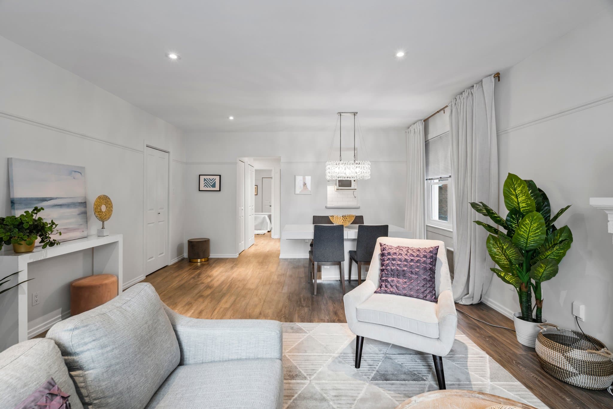 25 Hillsboro Ave Toronto, ON M5R 1S6